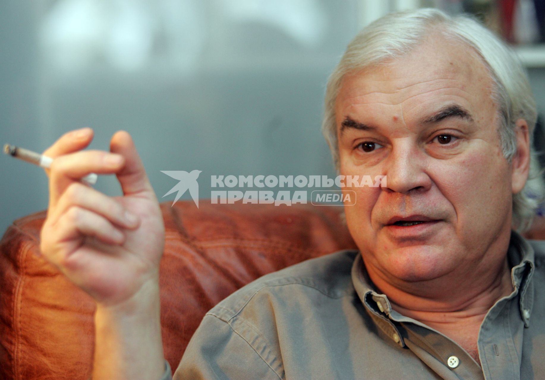Молчанов Владимир Кириллович - автор и ведущий телепрограммы До и после полуночи в конце 1980-х . начале 1990-х годов на советском телевидении.