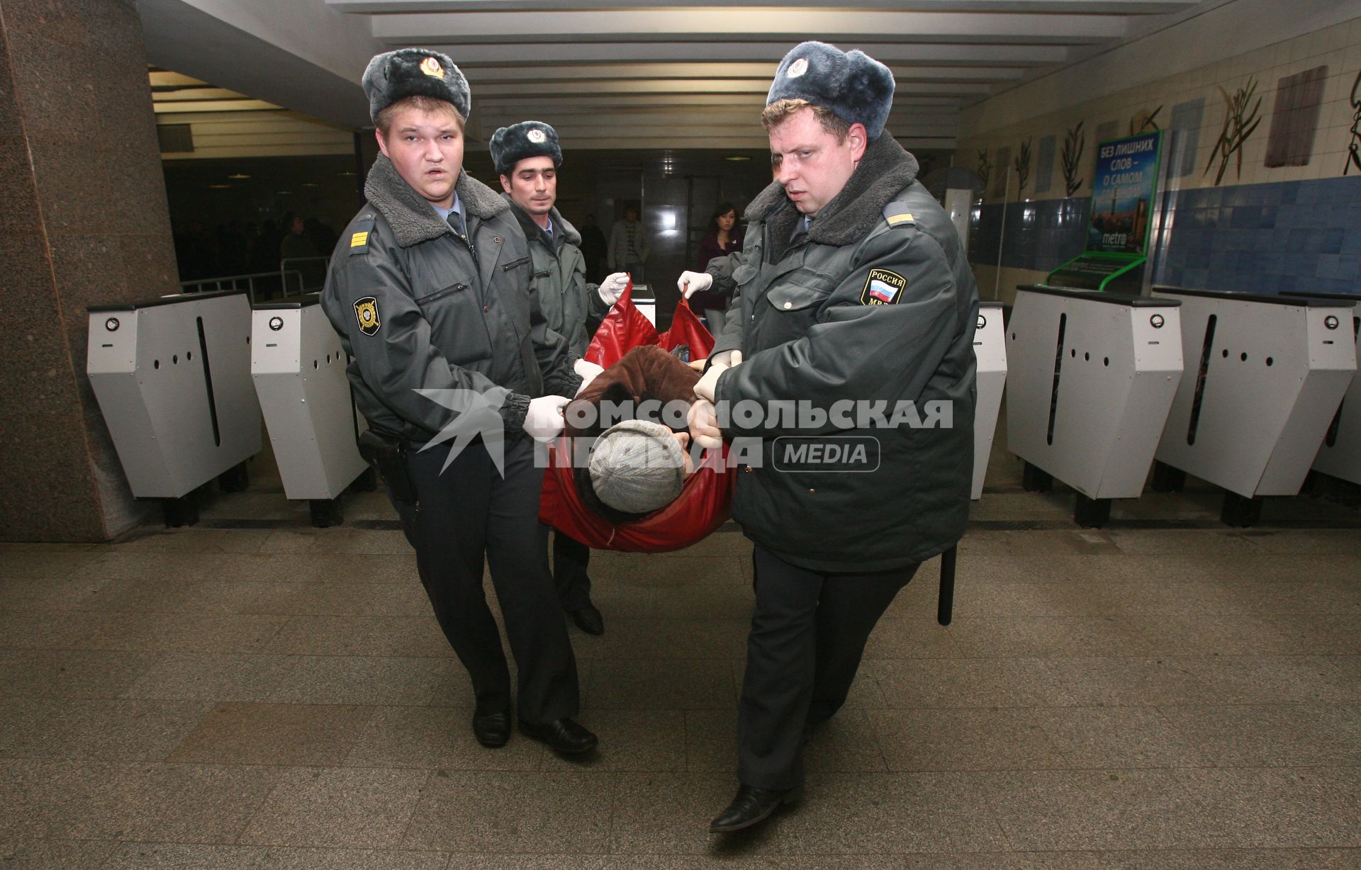 Зачистка в метро от попрошаек и бомжей