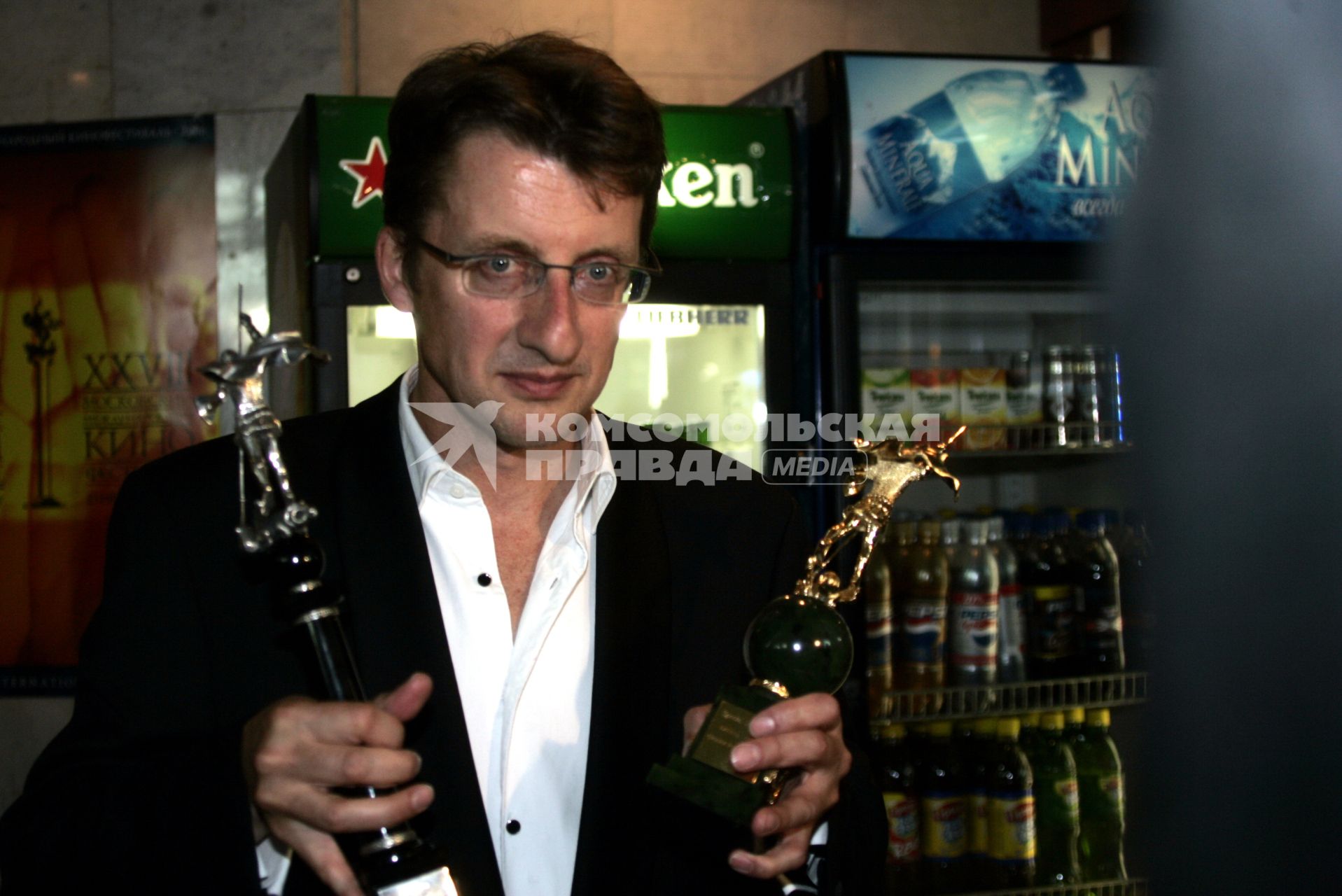 Джереми Брок  Jeremy Brock. Режиссер в кино: 2006 - Уроки вождения.  Церемония закрытия XXVIII ММКФ (02.07.2006) JDA 377 060713
060702 жда кинофест закрытие3