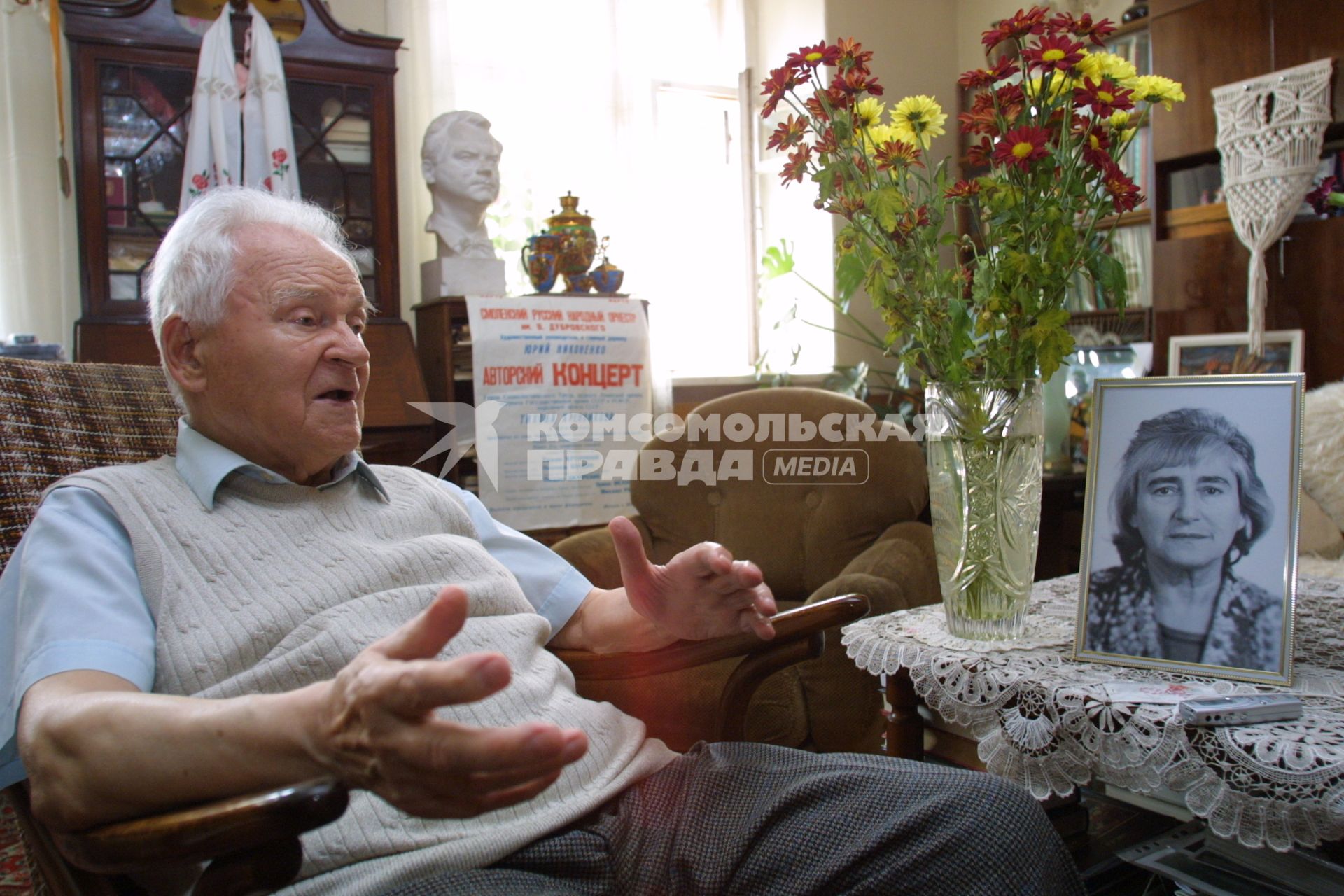 Хренников Тихон Николаевич (28 мая (10 июня) 1913, Елец -  14 августа 2007, Москва) -  советский композитор, народный артист СССР (1963), Герой Социалистического Труда (1973),[1] глава Союза композиторов СССР (1948.1991).