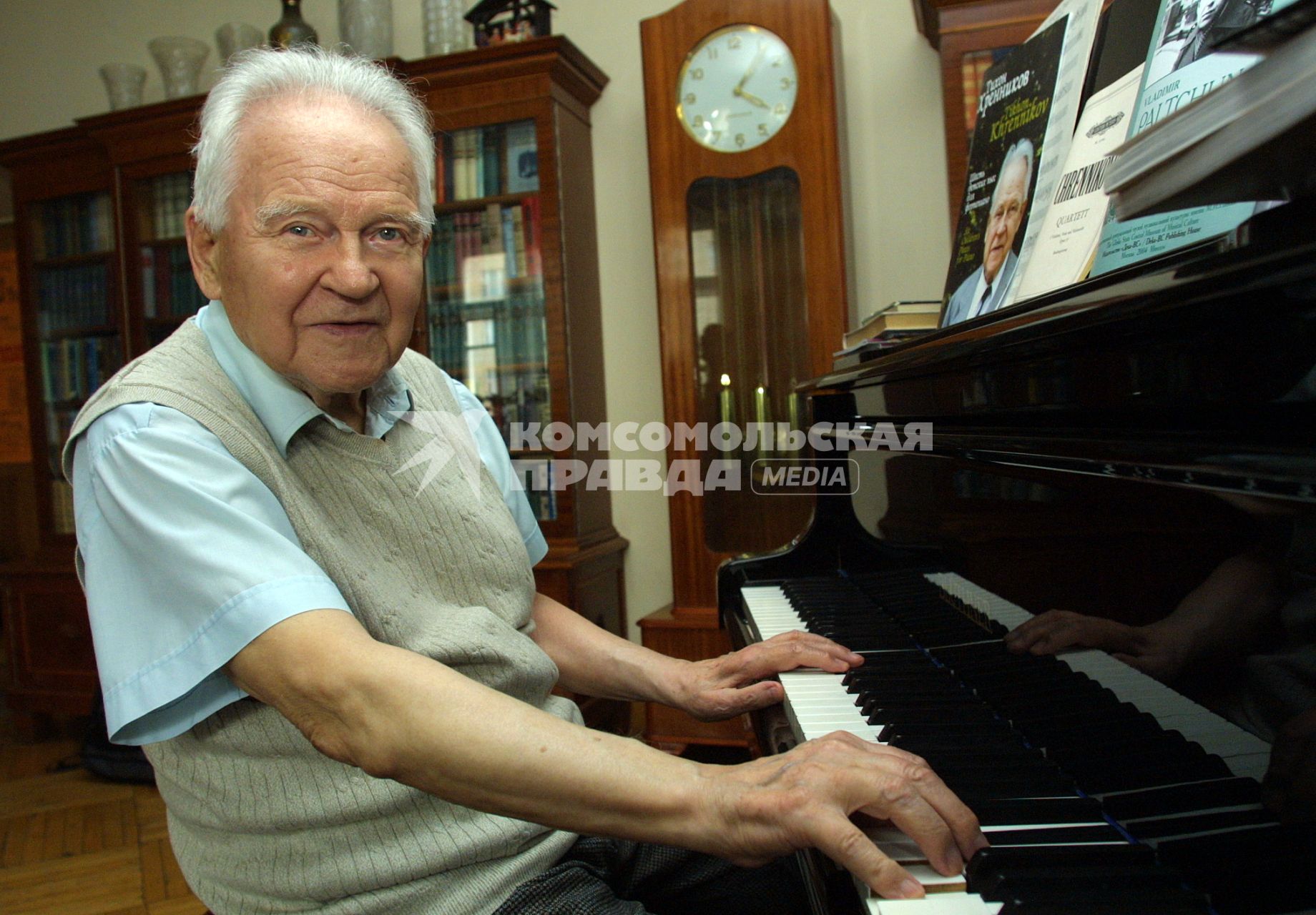 Хренников Тихон Николаевич (28 мая (10 июня) 1913, Елец -  14 августа 2007, Москва) -  советский композитор, народный артист СССР (1963), Герой Социалистического Труда (1973),[1] глава Союза композиторов СССР (1948.1991).