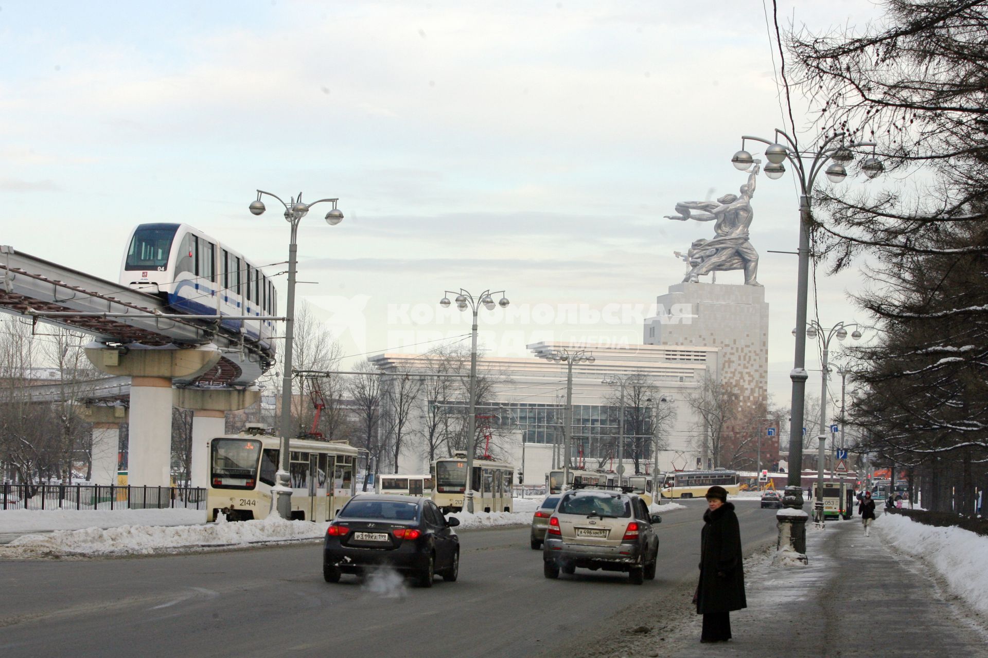 Рабочий и колхозница скульптура. Автор Вера Мухина, концепция и композиционный замысел архитектора Бориса Иофана. ВДНХ ВВЦ_