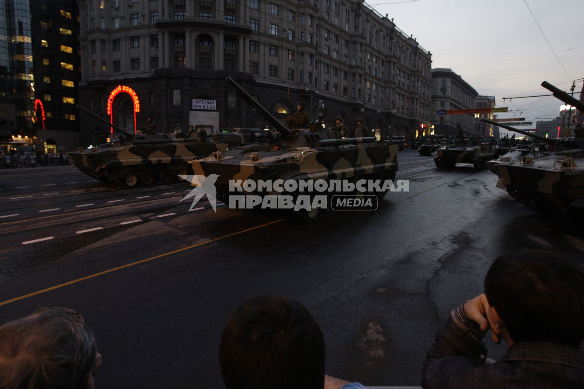 Ночная репетиция Парада Победы. Военная техника.