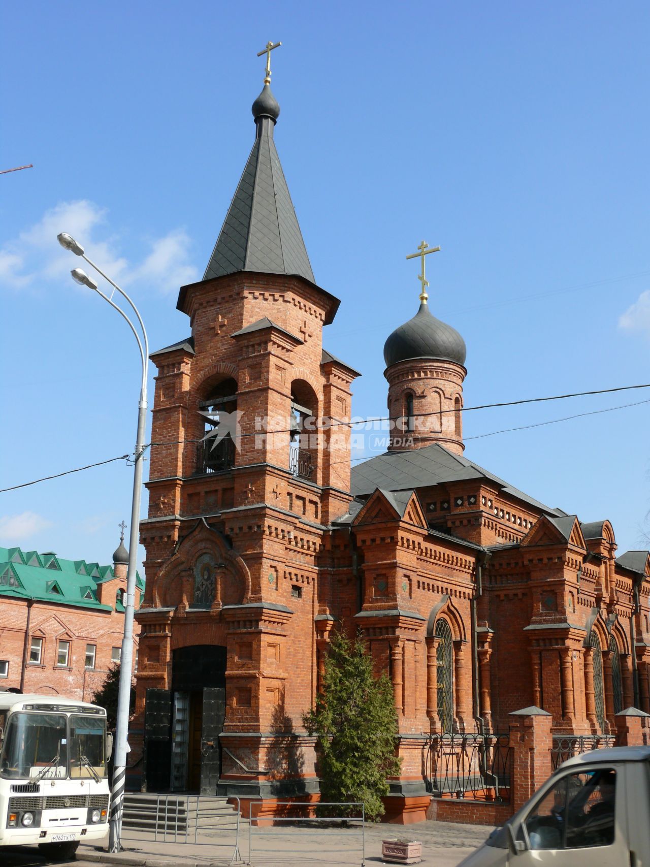 Храм святителя Митрофана Воронежского (Митрофаниевская церковь) - православный храм в районе Савёловский города Москвы. Единственный православный храм во всём районе. Единственный придел храма освящён в честь Митрофана Воронежского. Относится к Всехсвятскому благочинию Московской епархии. Построен в 1894.1895 при Елизаветинском приюте для сирот на средства купца Митрофана Грачёва. Закрыт в 1935 году. В 1990 году вновь передан верующим.