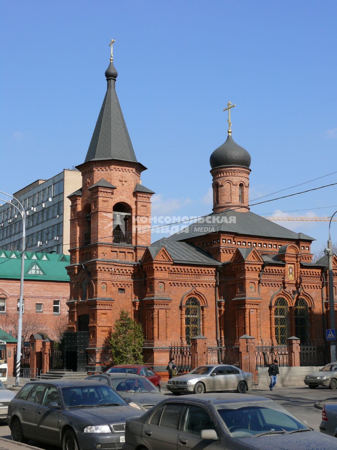 Храм святителя Митрофана Воронежского (Митрофаниевская церковь) - православный храм в районе Савёловский города Москвы. Единственный православный храм во всём районе. Единственный придел храма освящён в честь Митрофана Воронежского. Относится к Всехсвятскому благочинию Московской епархии. Построен в 1894.1895 при Елизаветинском приюте для сирот на средства купца Митрофана Грачёва. Закрыт в 1935 году. В 1990 году вновь передан верующим.