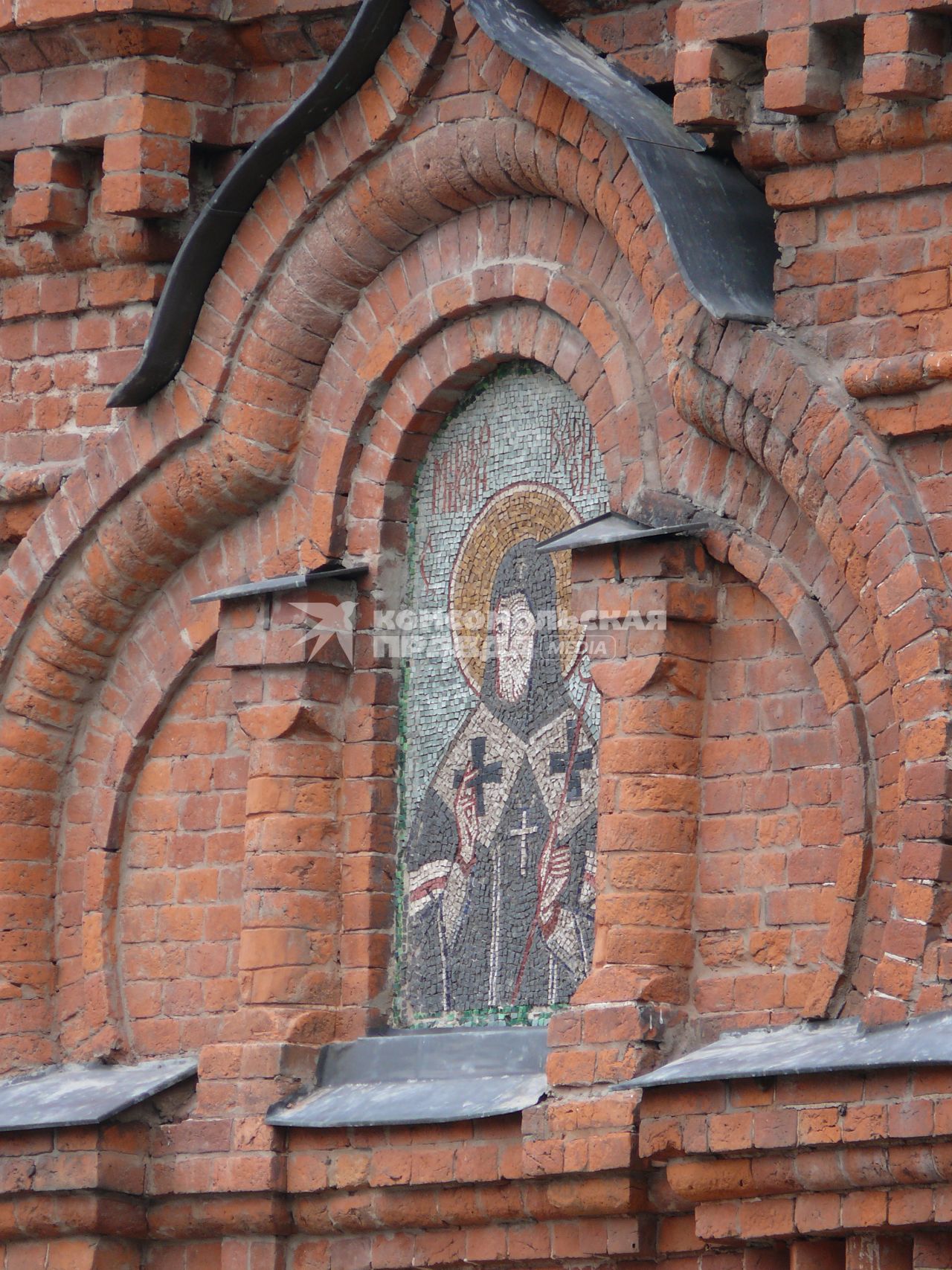 Храм святителя Митрофана Воронежского (Митрофаниевская церковь) . православный храм в районе Савёловский города Москвы. Единственный православный храм во всём районе. Единственный придел храма освящён в честь Митрофана Воронежского. Относится к Всехсвятскому благочинию Московской епархии. Построен в 1894.1895 при Елизаветинском приюте для сирот на средства купца Митрофана Грачёва. Закрыт в 1935 году. В 1990 году вновь передан верующим.