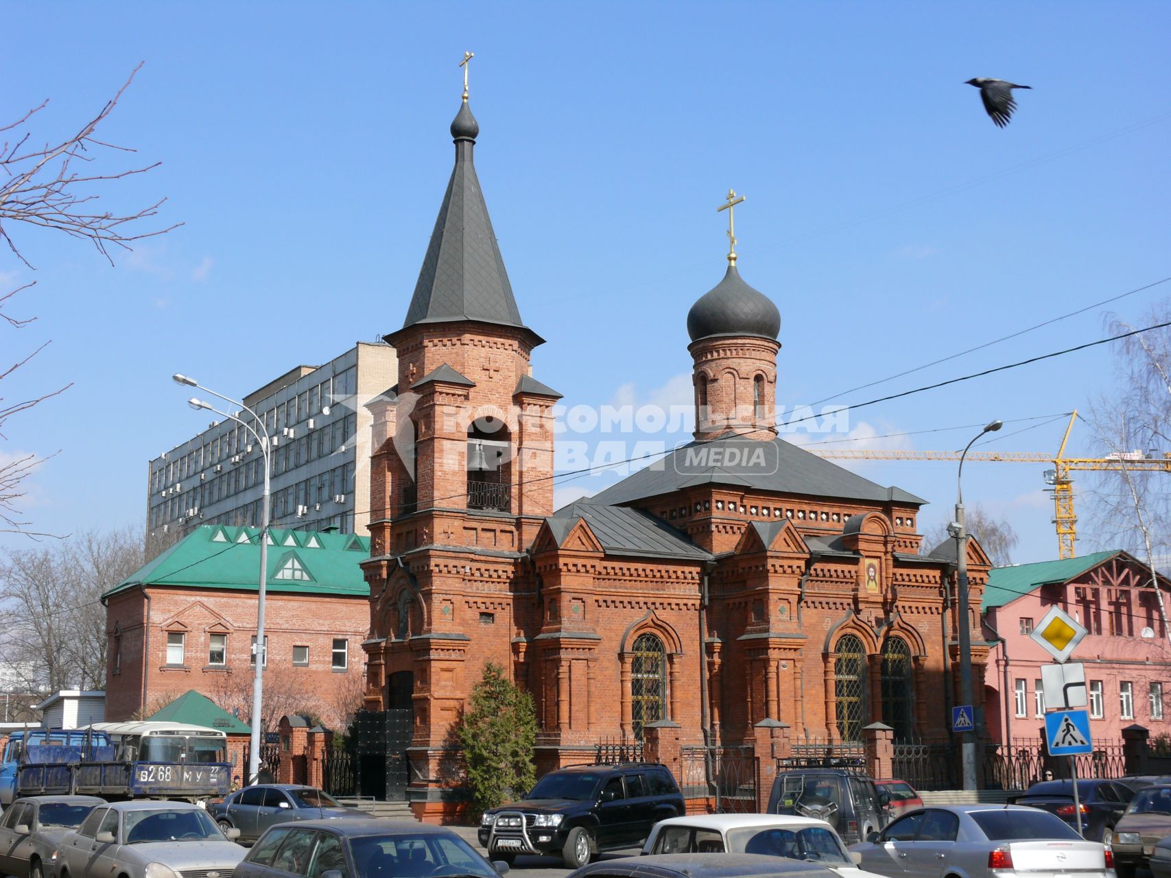 Храм святителя Митрофана Воронежского (Митрофаниевская церковь) - православный храм в районе Савёловский города Москвы. Единственный православный храм во всём районе. Единственный придел храма освящён в честь Митрофана Воронежского. Относится к Всехсвятскому благочинию Московской епархии. Построен в 1894.1895 при Елизаветинском приюте для сирот на средства купца Митрофана Грачёва. Закрыт в 1935 году. В 1990 году вновь передан верующим.