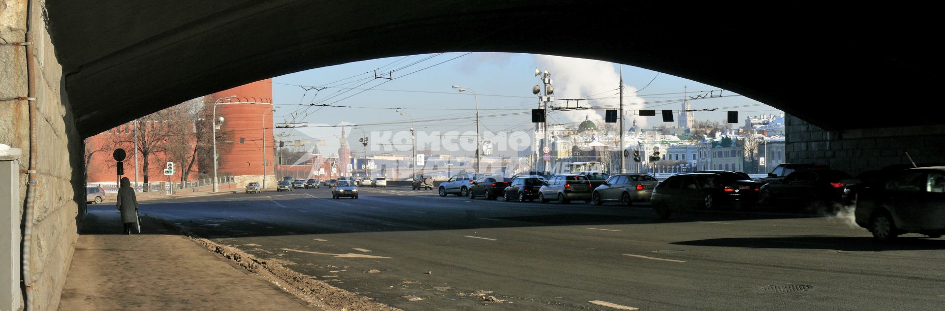 Вид на Кремль из-под Большого каменного моста.