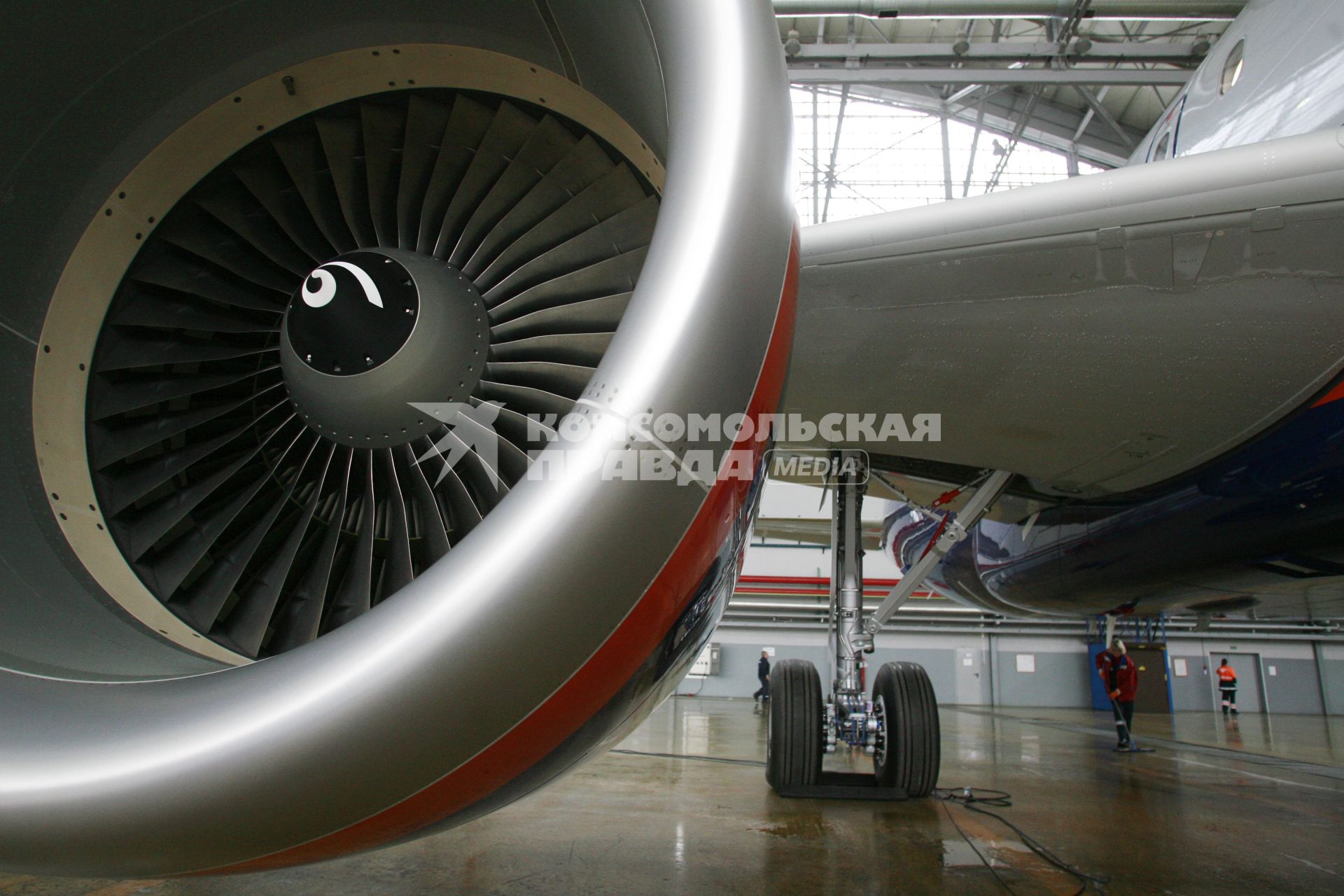 Аэрофлот - Российские авиалинии  VP-BUK Aeroflot - Russian Airlines Airbus A319-112.  турбина самолета шасси