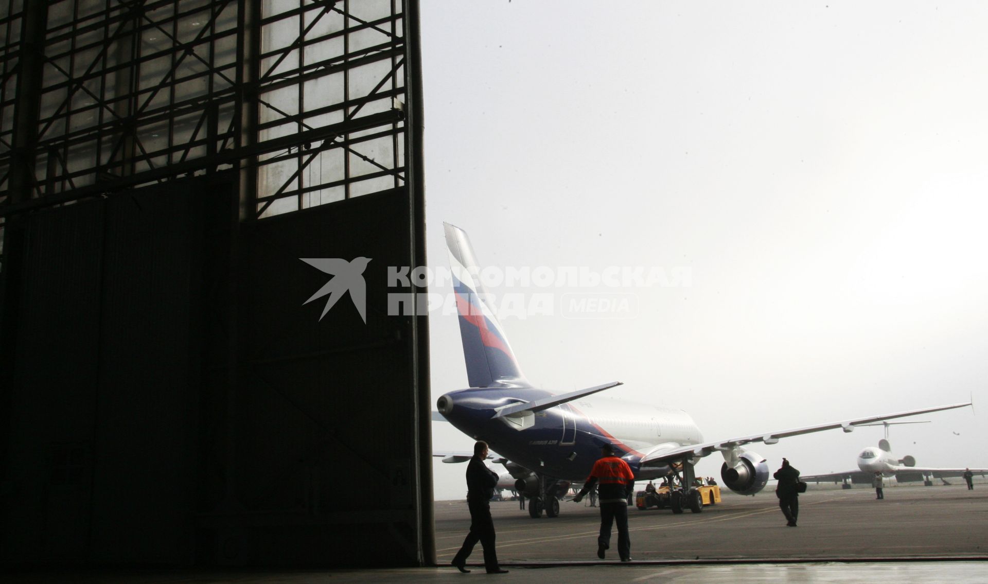 Аэрофлот - Российские авиалинии  VP-BUK Aeroflot - Russian Airlines Airbus A319-112.
30.09. 2007 Фото Нечаевой Наталии