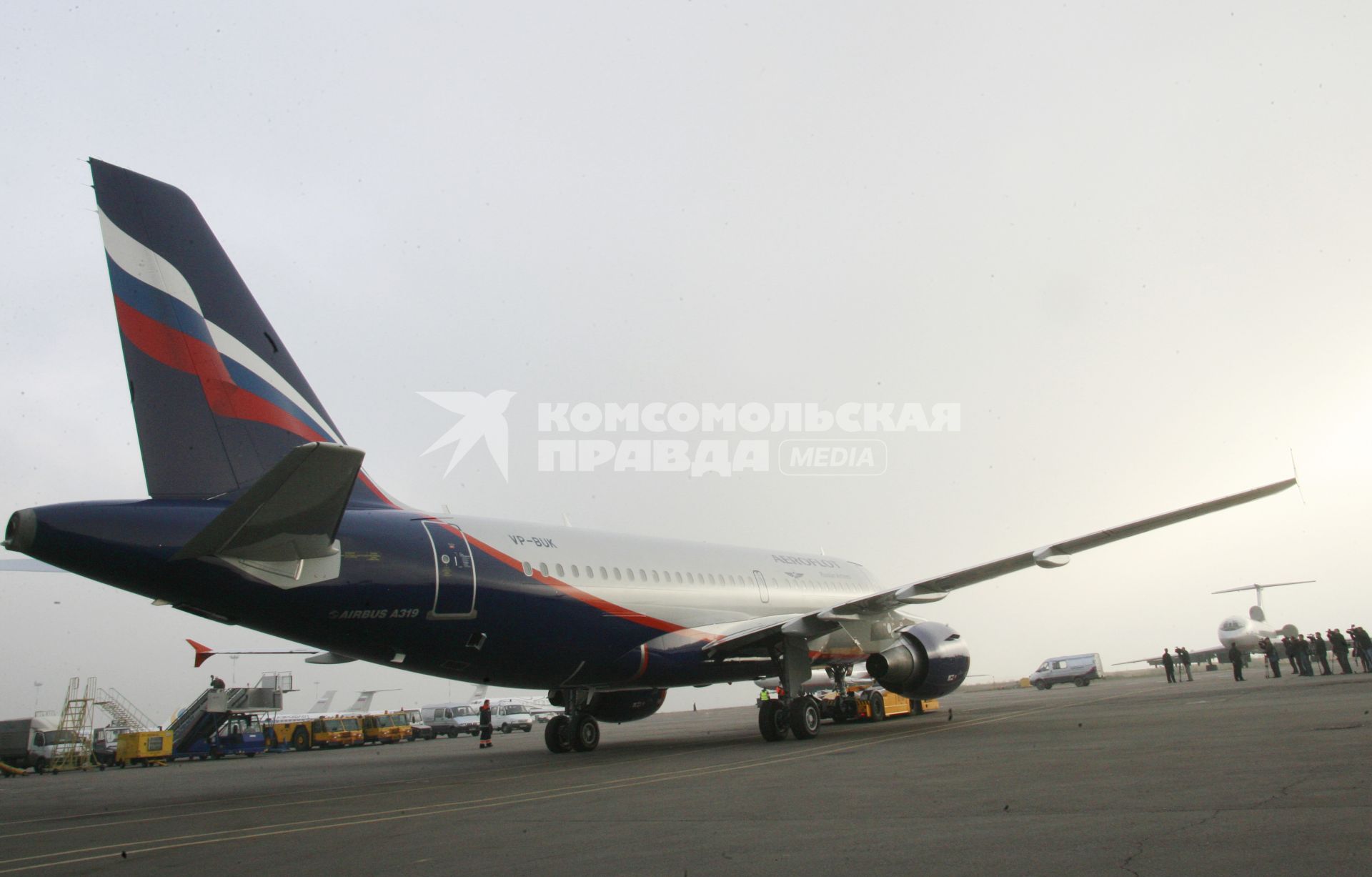 Аэрофлот - Российские авиалинии  VP-BUK Aeroflot - Russian Airlines Airbus A319-112.
30.09. 2007 Фото Нечаевой Наталии