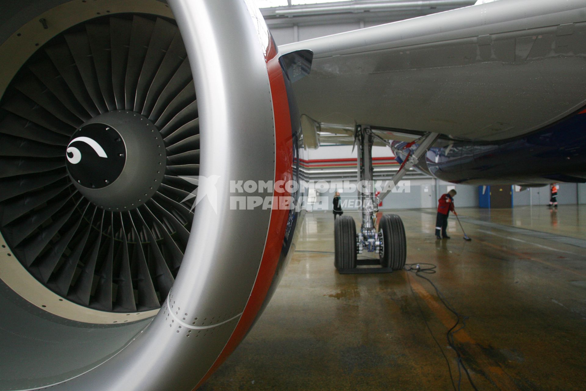 Аэрофлот - Российские авиалинии  VP-BUK Aeroflot - Russian Airlines Airbus A319-112.  турбина самолета шасси