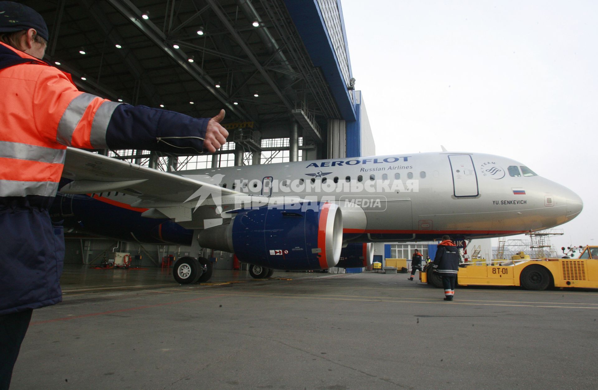 Аэрофлот - Российские авиалинии  VP-BUK Aeroflot - Russian Airlines Airbus A319-112.
30.09. 2007 Фото Нечаевой Наталии