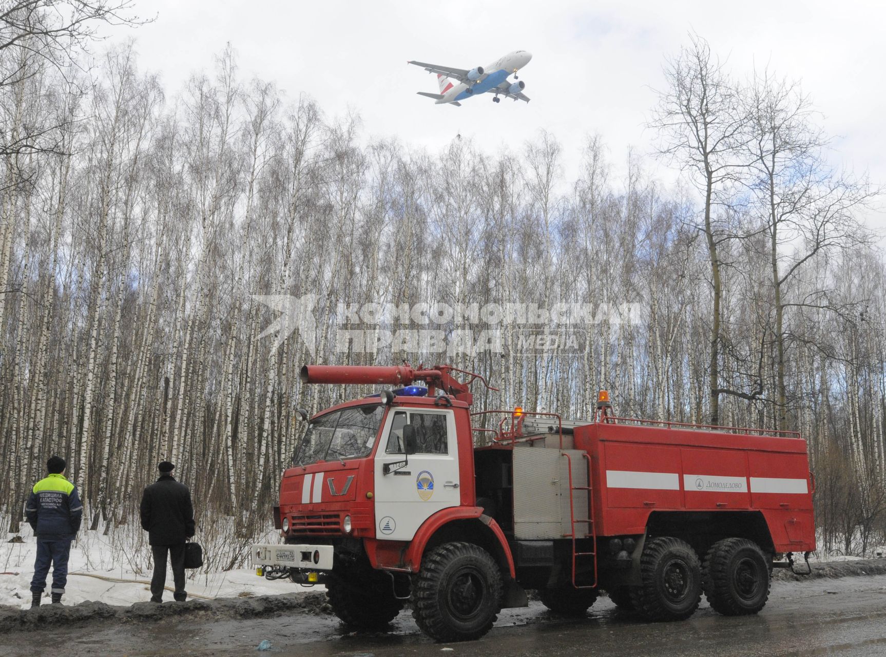 При жесткой аварийной посадке близ аэропорта Домодедово ульяновского самолета Ту-204 пострадали все восемь членов экипажа лайнера.