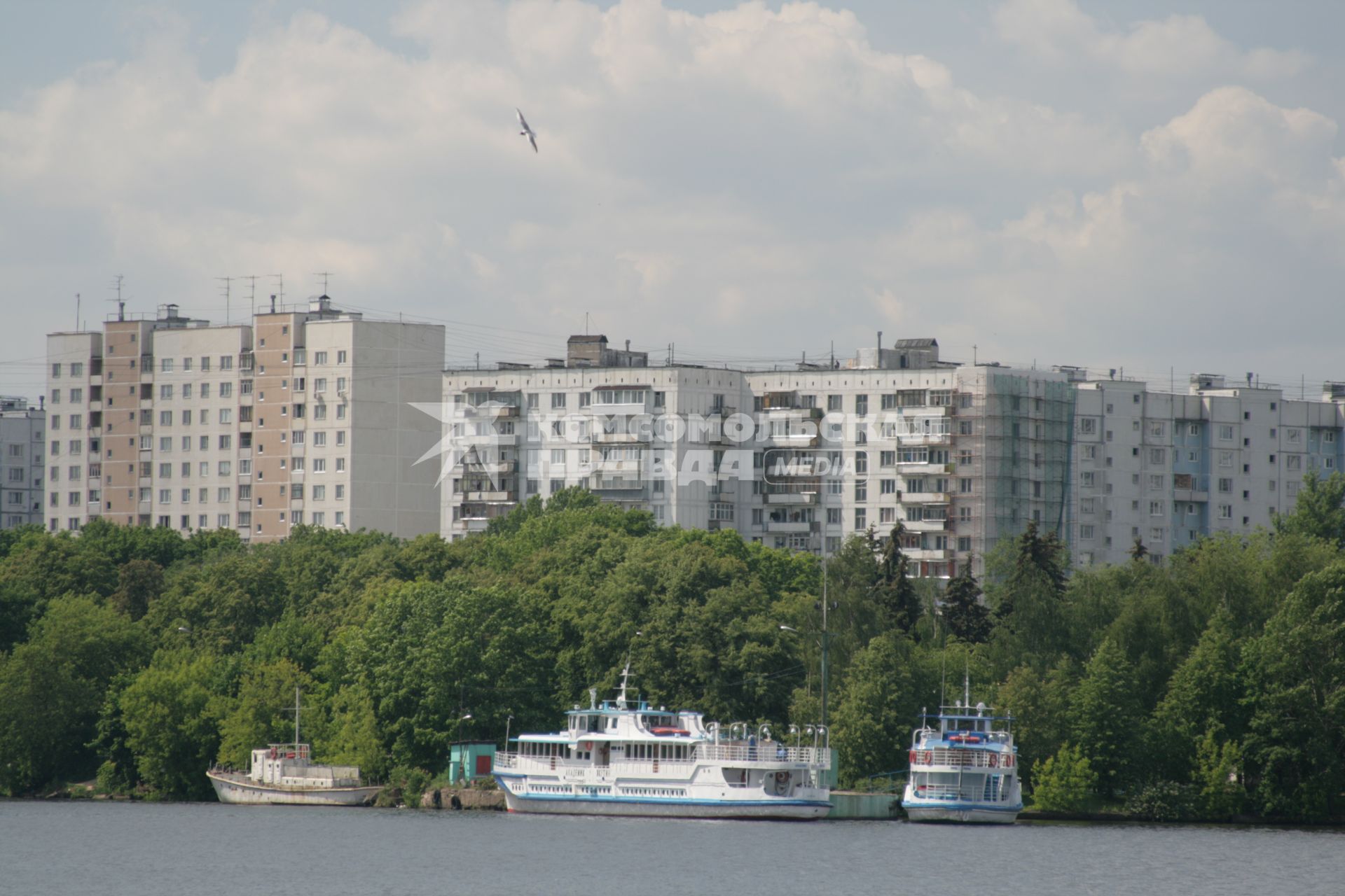 Северный речной вокзал . один из двух речных вокзалов Москвы (вместе с Южным). Расположен на берегу Химкинского водохранилища (Ленинградское шоссе, 51). Находится на территории САО г. Москвы.