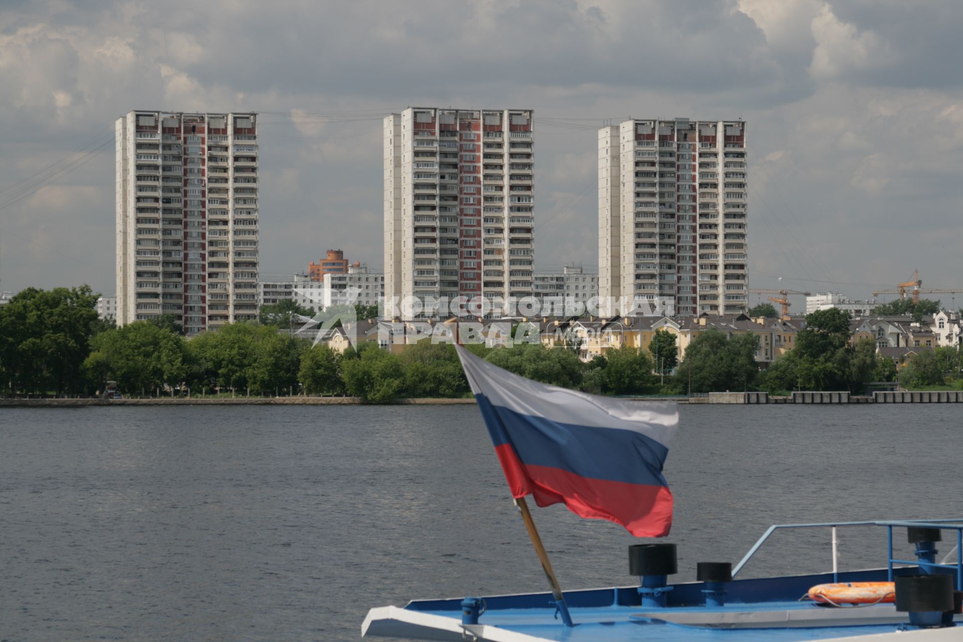 Северный речной вокзал . один из двух речных вокзалов Москвы (вместе с Южным). Расположен на берегу Химкинского водохранилища (Ленинградское шоссе, 51). Находится на территории САО г. Москвы.