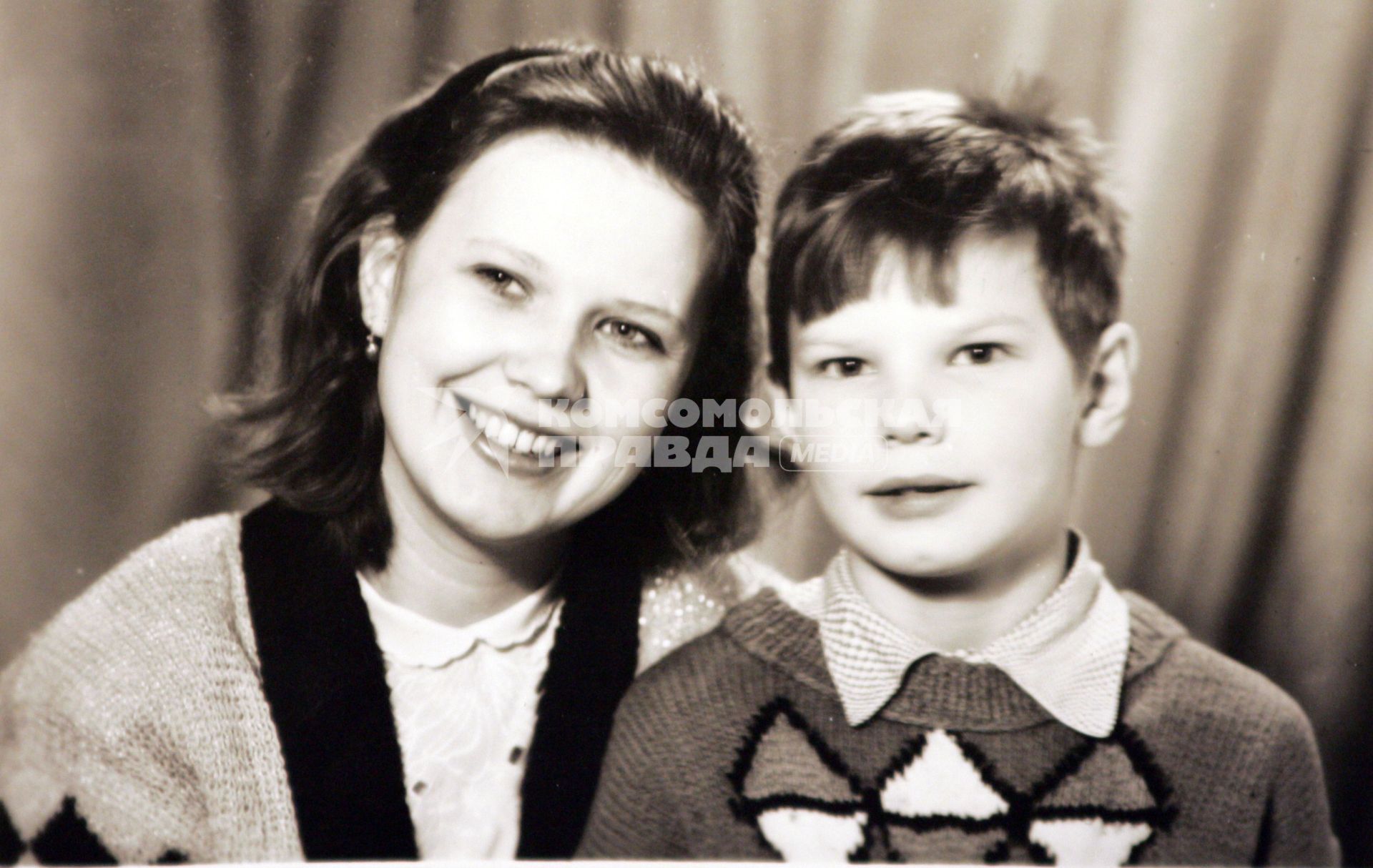 Детские фотографии  Аршавина Андрея вместе с мамой.  Аршавин Андрей Сергеевич  (29 мая 1981, Ленинград) . российский футболист, капитан сборной России, заслуженный мастер спорта России (2008). Играет на позициях второго нападающего, плеймейкера, атакующего полузащитника.