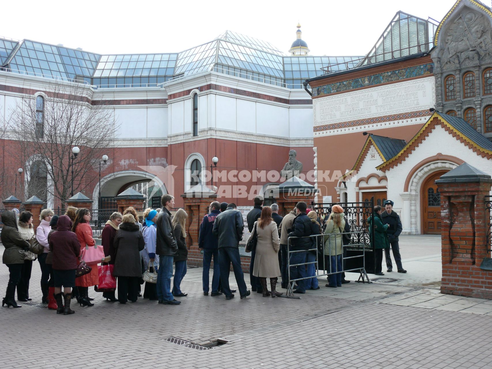 Очередь в Третьяковскую галлерею