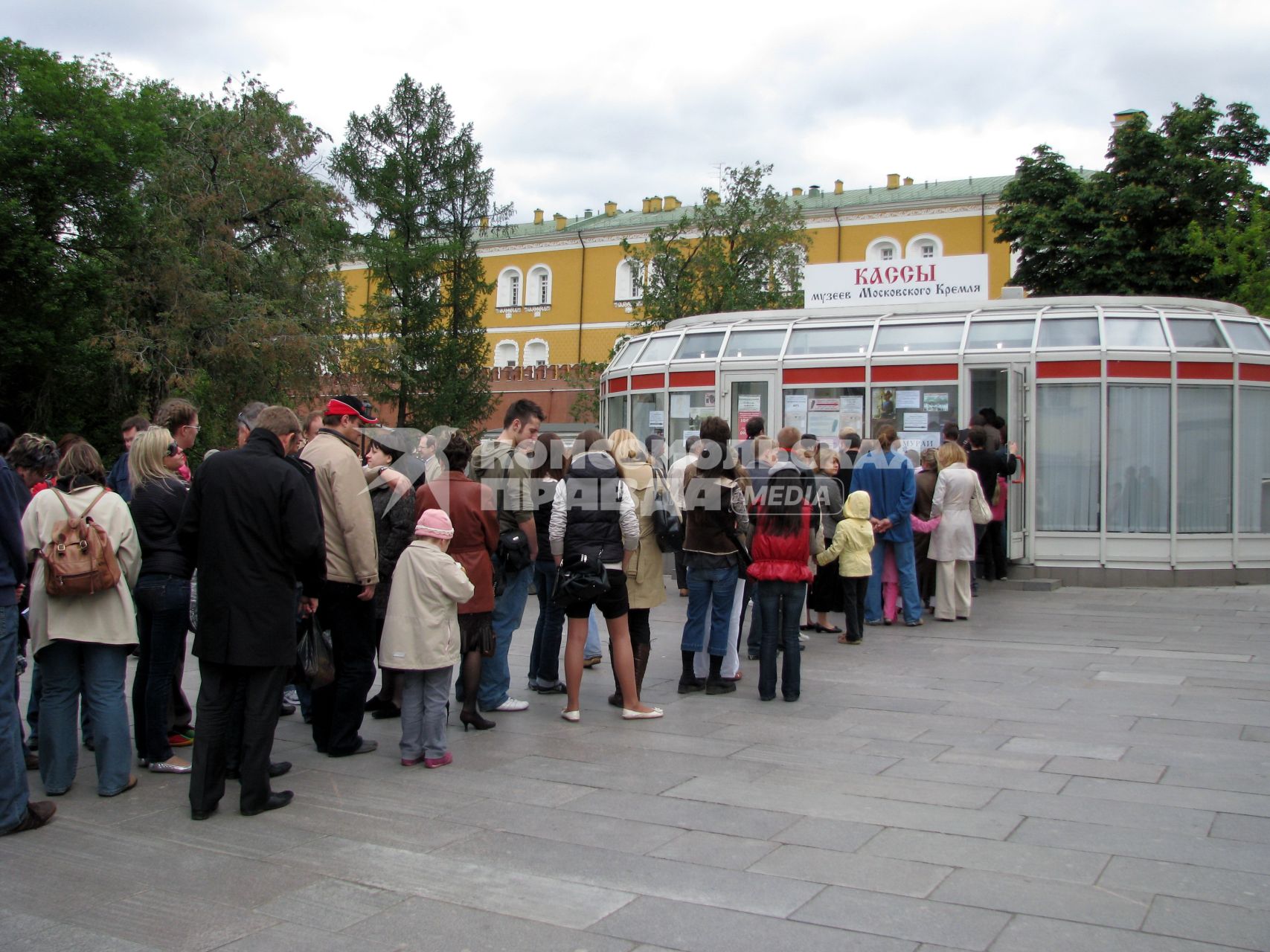 Очередь в музеи Московского Кремля