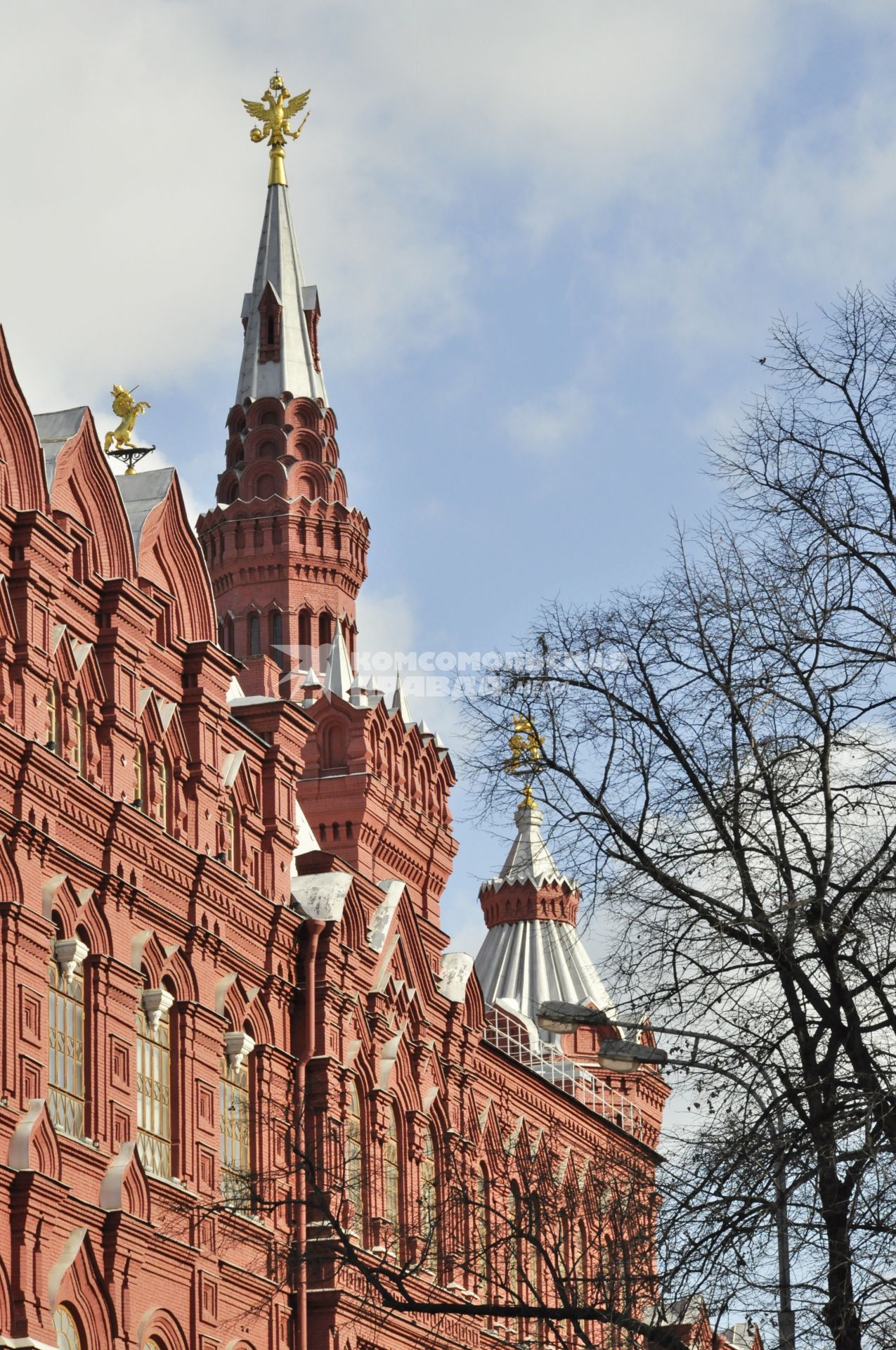 Государственный Исторический музей (Исторический музей); до 1917 года Императорский Российский Исторический Музей (до 1881 . Музей имени Его Императорского Высочества Государя Наследника Цесаревича) - крупнейший национальный исторический музей России, расположенный на Красной площади в Москве. Собрание музея отражает историю и культуру России как многонационального государства с древнейших времен и до наших дней, является уникальным по численности и содержанию экспонатов.