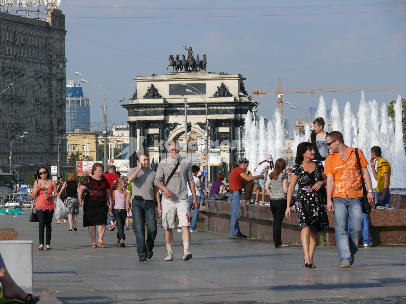 Парк Победы, г. Москва. Вид на триумфальные ворота.