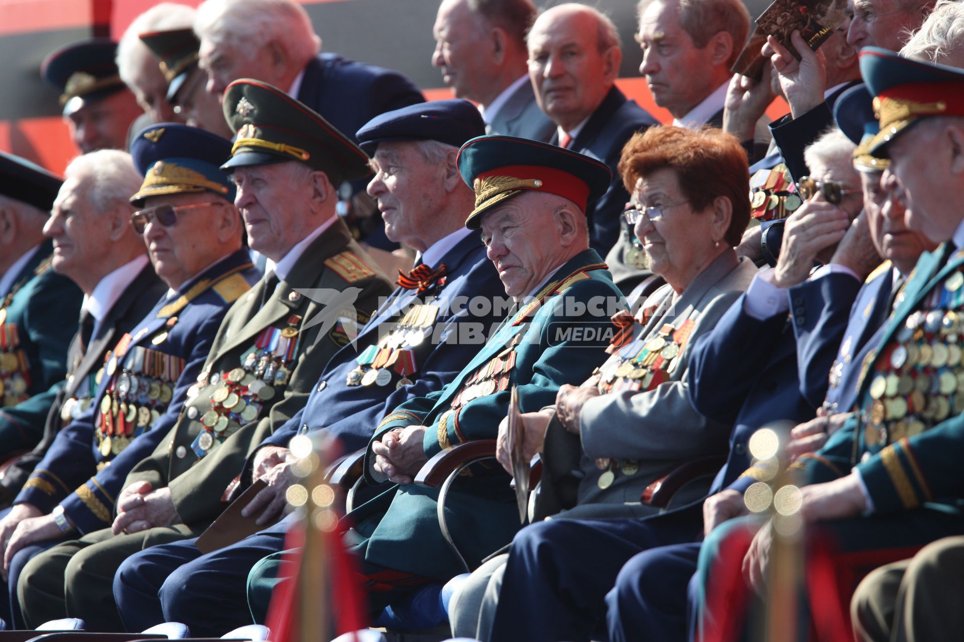 9 мая 2010. День Победы. Парад на Красной площади. Ветераны.