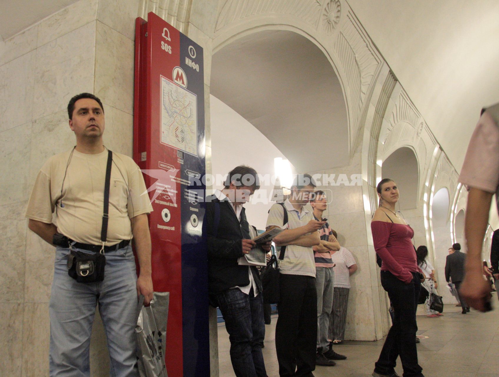 На станциях московского метро, 3 июня 2010 года. Безопасность. Терроризм. Информационное табло. SOS. Пушкинская. 
Police at the stations of the Moscow Metro, June 3, 2010. Security. Terrorism