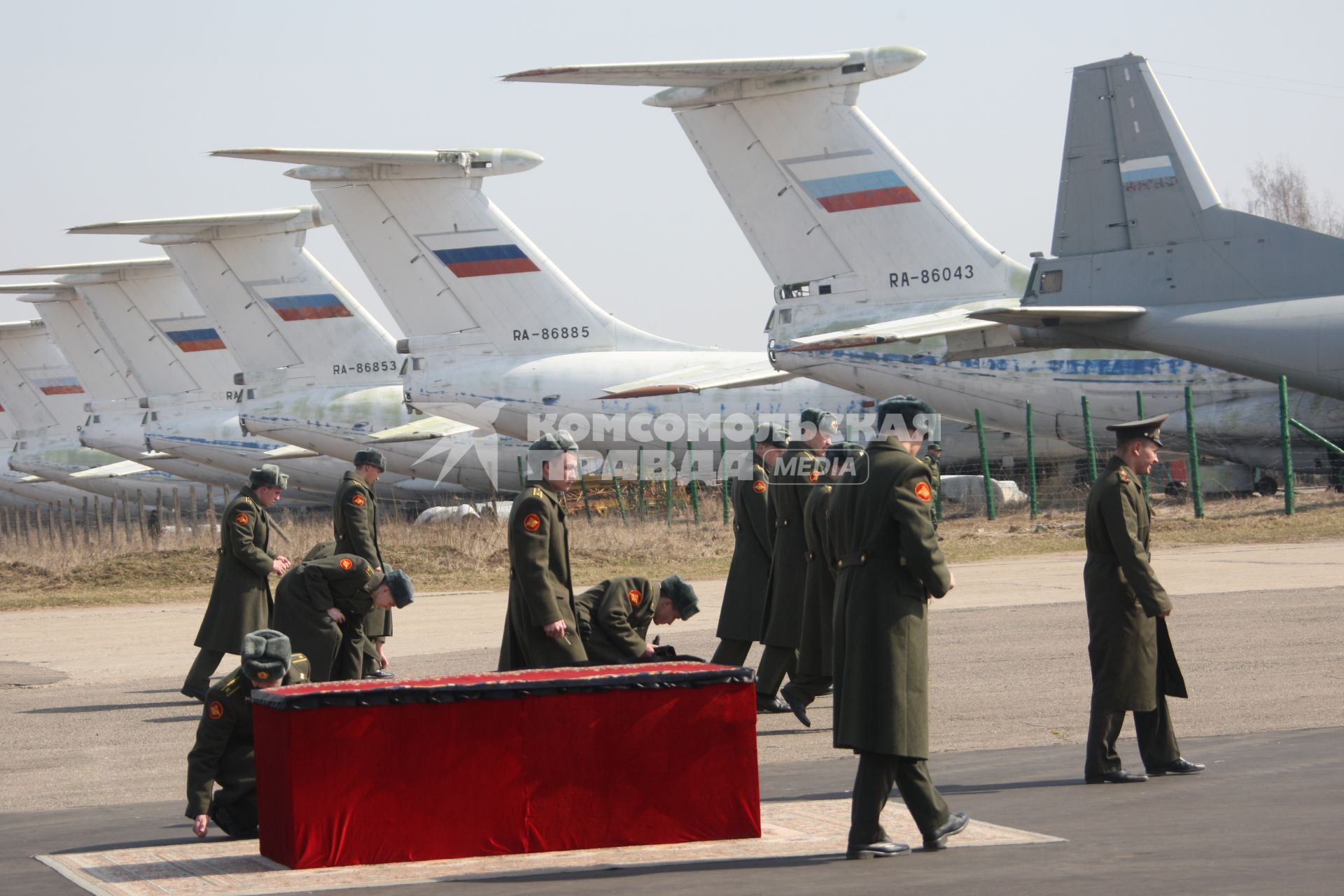 Самолет польского президента Леха Качиньского ТУ-154 разбился под Смоленском утром 10 апреля. Аэродром Смоленск северный