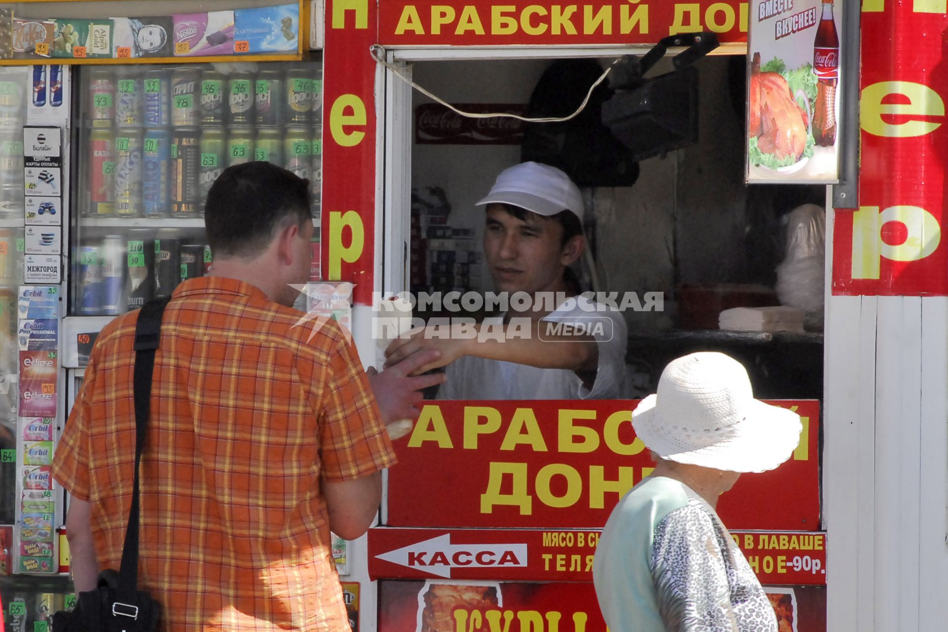 Торговля шаурмой на ВВЦ (ВДНХ), 22 июня 2010 года. Фаст фуд. Еда. Общепит.