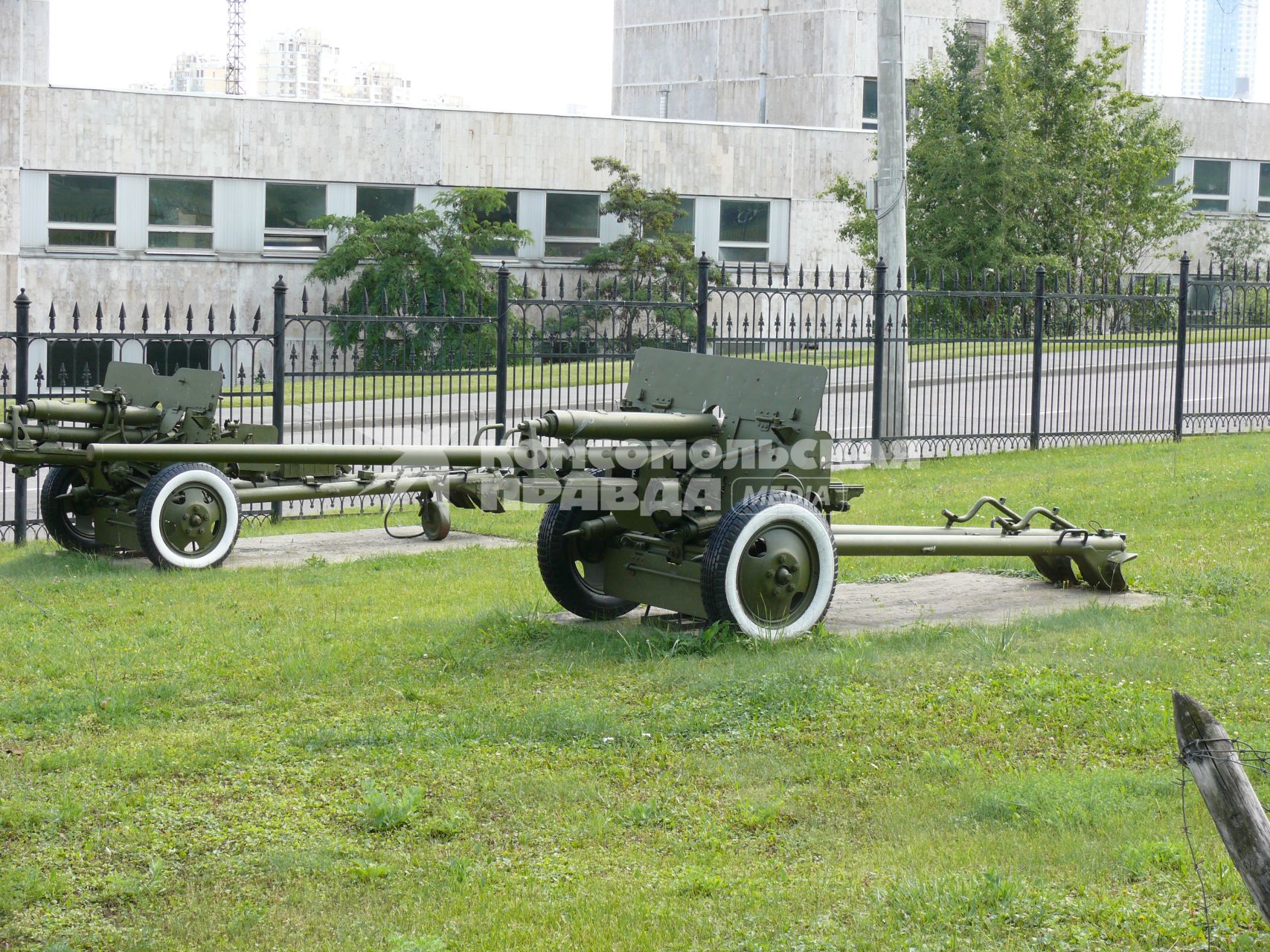 18.07.2009  57-мм противотанковая пушка образца 1941 года (ЗиС-2) (индекс ГРАУ - 52-П-271) - советская противотанковая пушка периода Великой Отечественной войны.