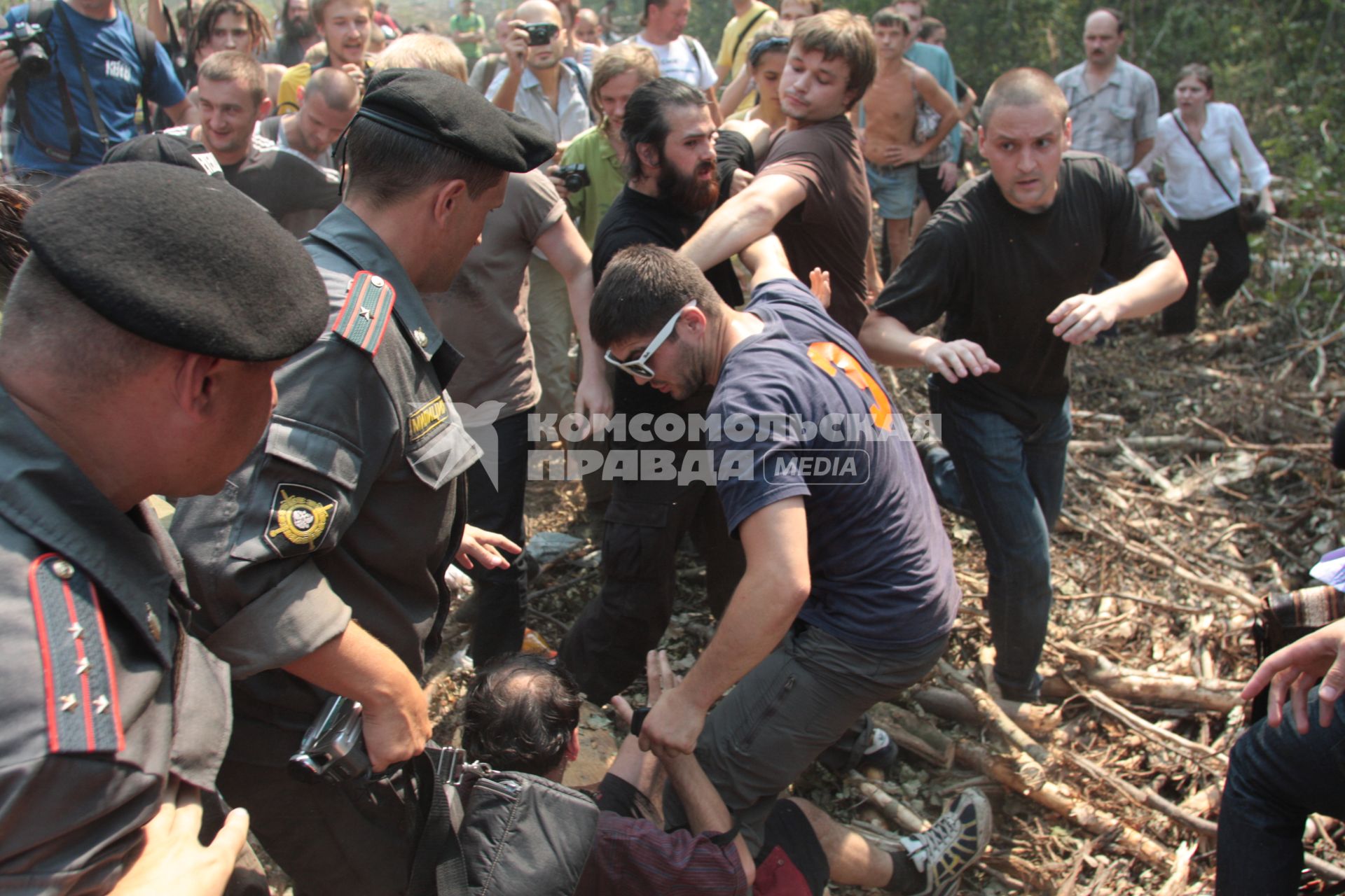 Противостояние застройщиков и противников вырубки химкинского леса, Химки, Подмосковье, 26 июля 2010 года.