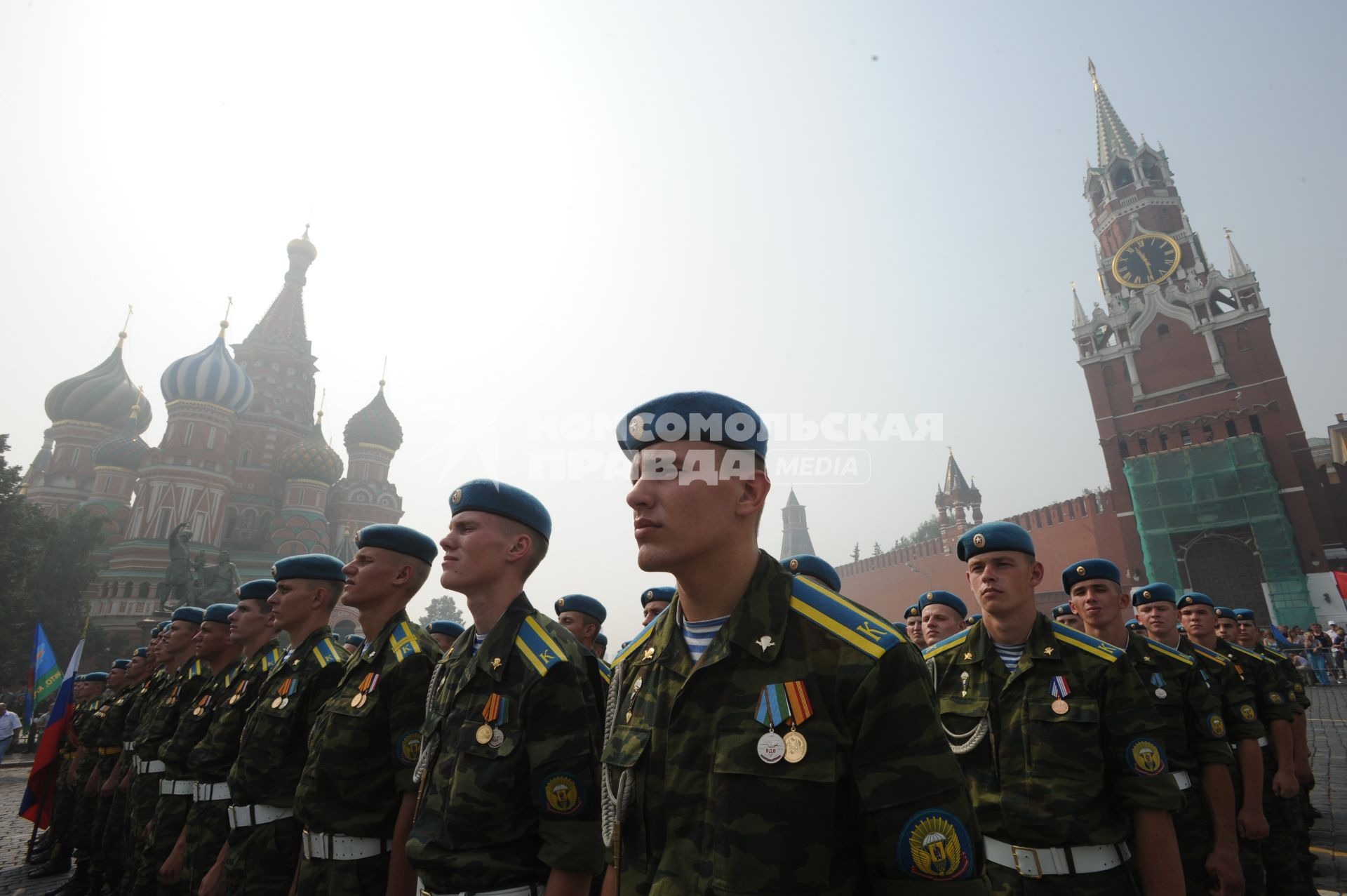 Празднование Дня воздушно-десантных войск (ВДВ)на Красной площади, Москва, 2 августа 2010 года. Армия. Курсанты.