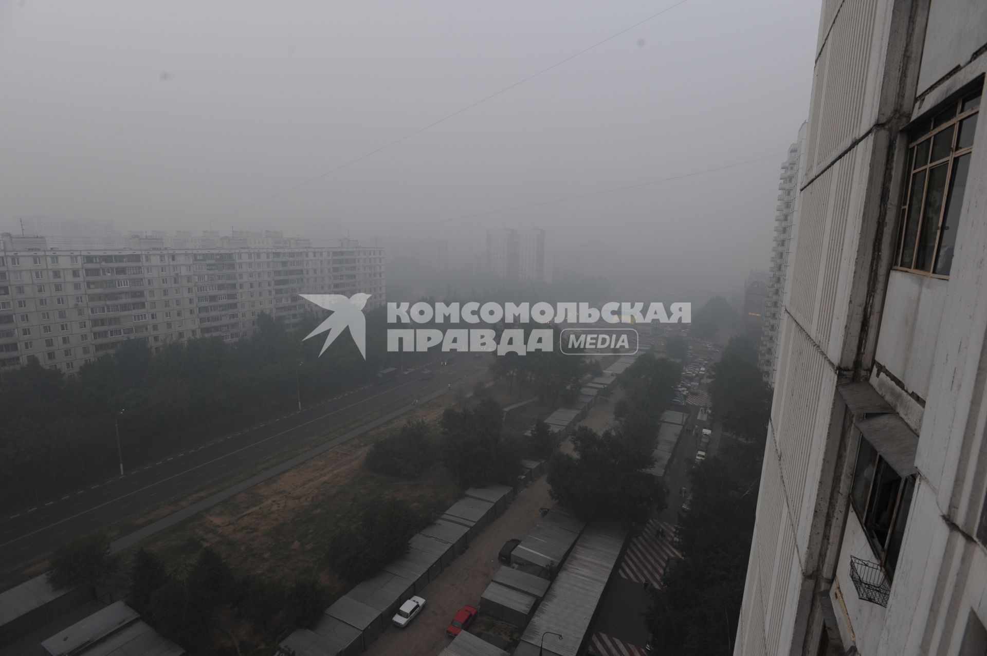 Смог от лесных пожаров в Москве,, 4 августа 2010 года. Климат. Жара. Лето. Гарь. ЭкологияЮ Глобадьное потепление. Стихийное бедствие. Стихия. Лесной пожар.