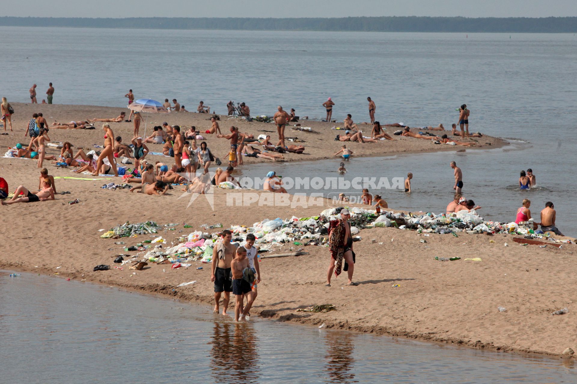 санкт-петербург 09.08.2010  грязный пляж намывные территории