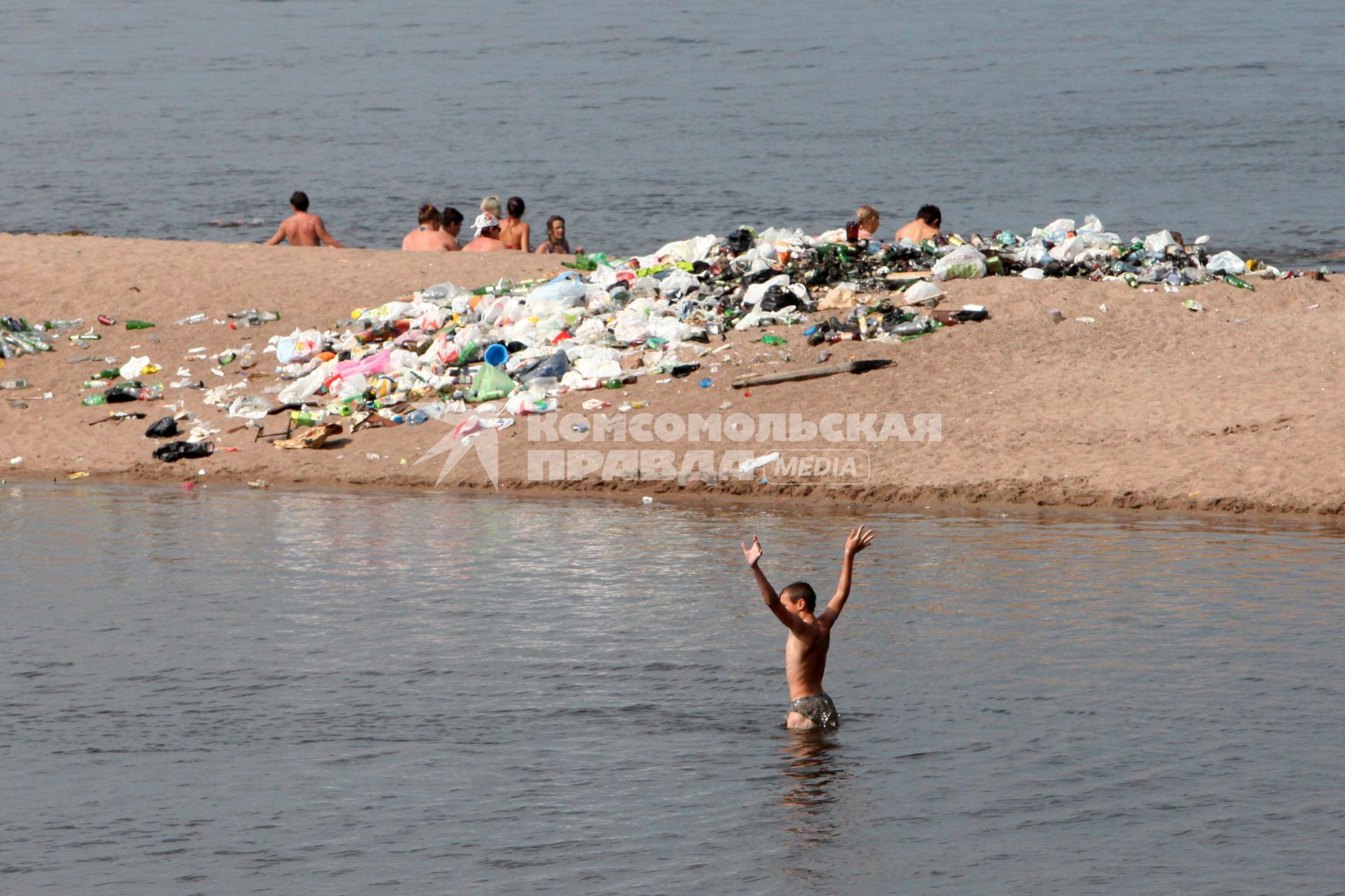 санкт-петербург 09.08.2010  грязный пляж намывные территории