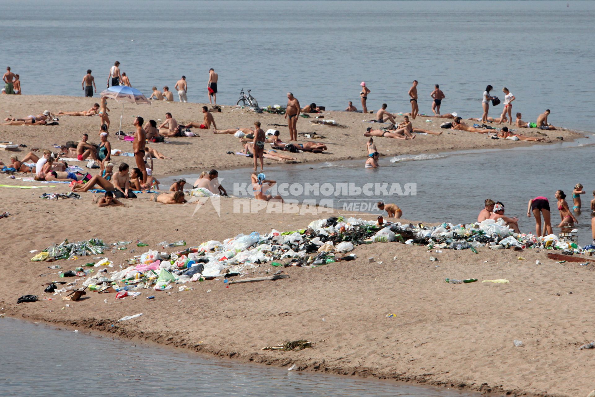 санкт-петербург 09.08.2010  грязный пляж намывные территории