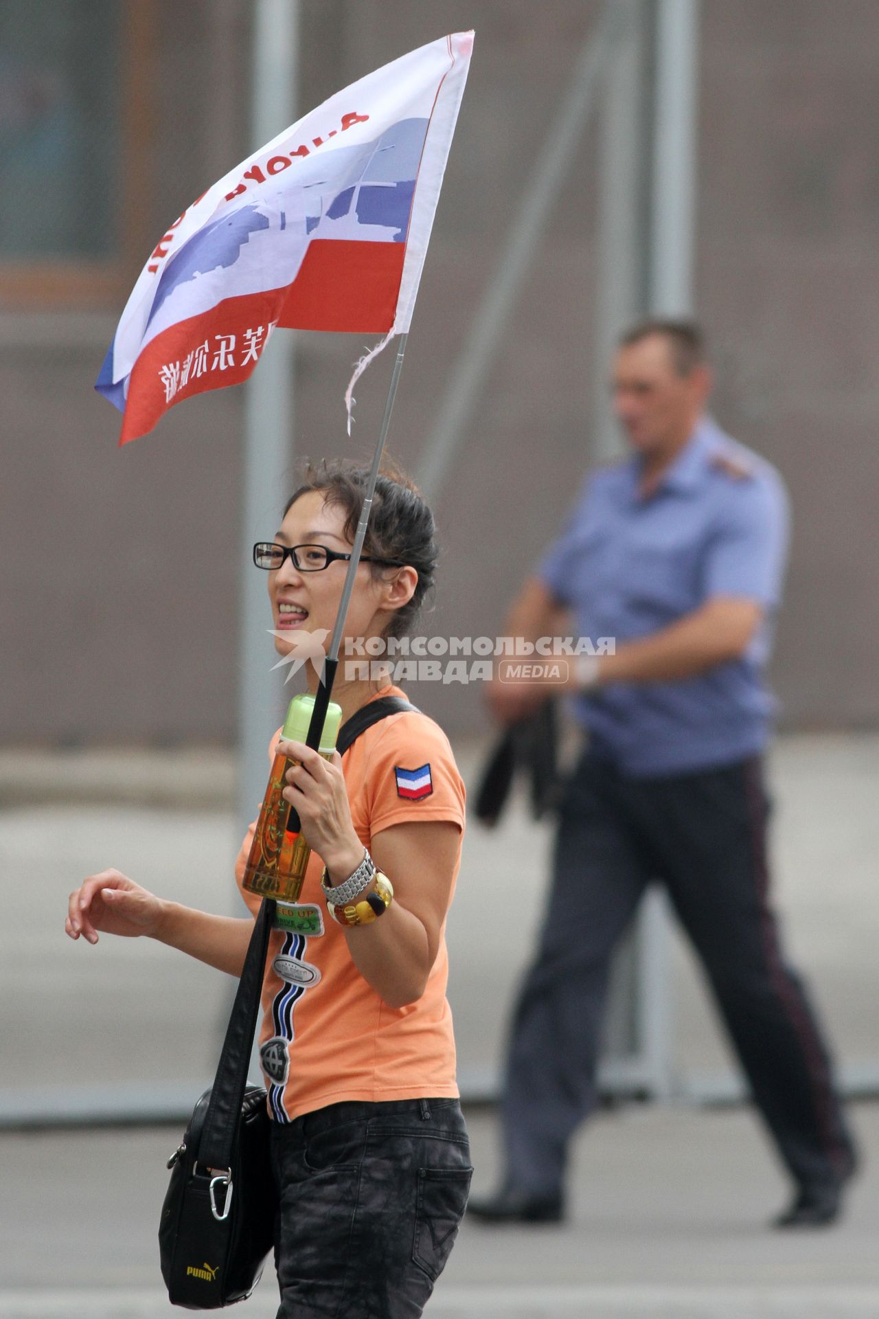 Москва жанр, 10 августа 2010 года. Китай, китайцы, туристы, дальний восток, флаг,  экскурсовод, иероглиф, милиционер, миграция, язык. милиция.