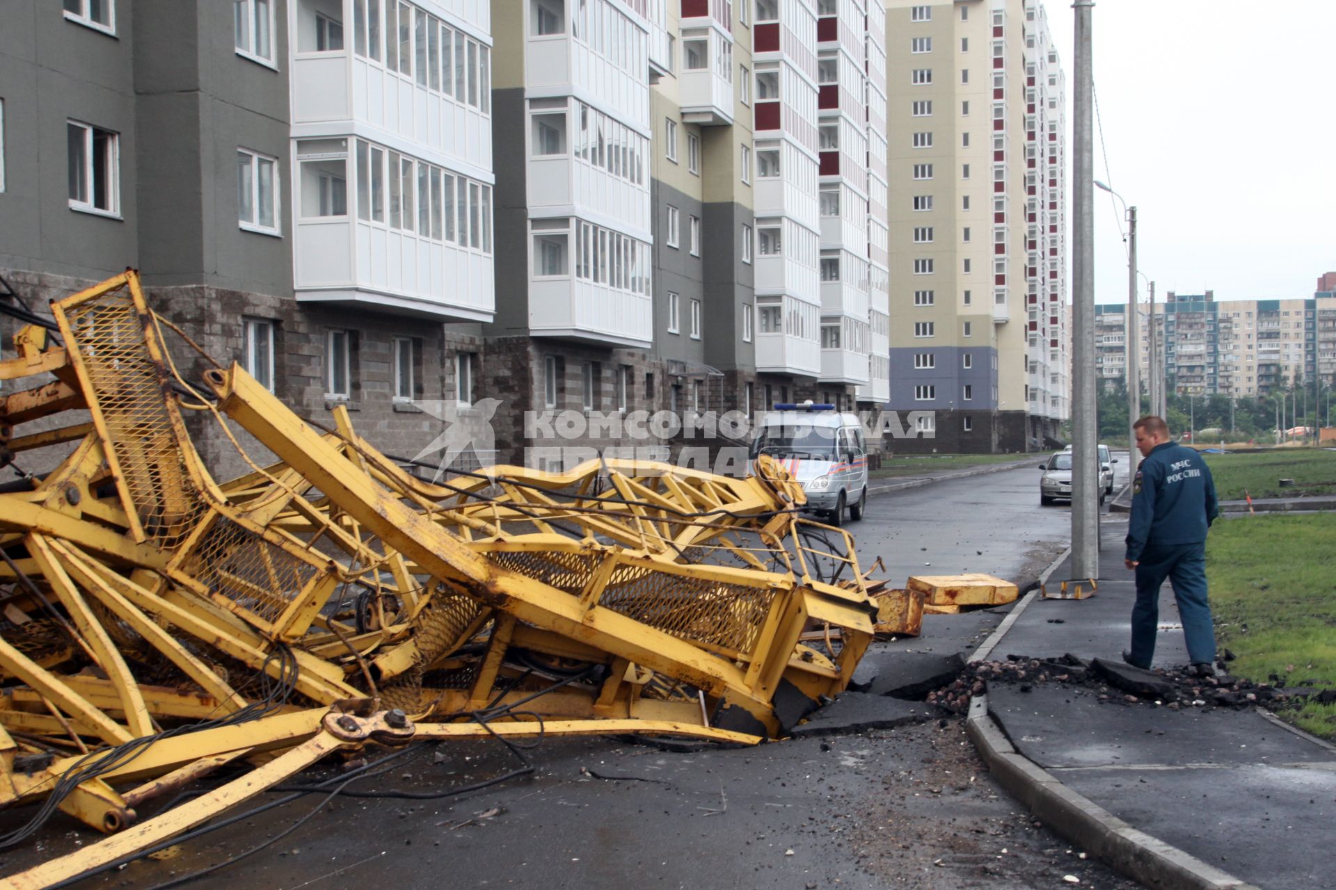 санкт-петербург 15.08.2010 упал кран ураган техника безопасности стихийное бедствие строительство