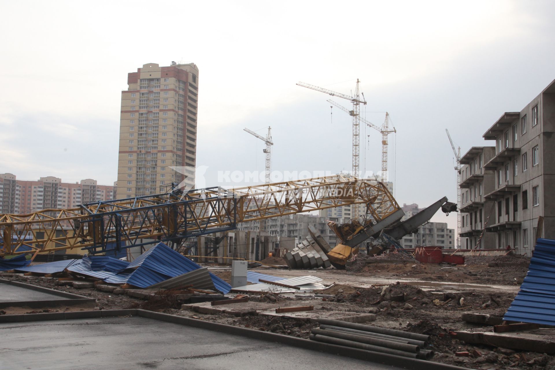 санкт-петербург 15.08.2010 упал кран ураган техника безопасности стихийное бедствие строительство