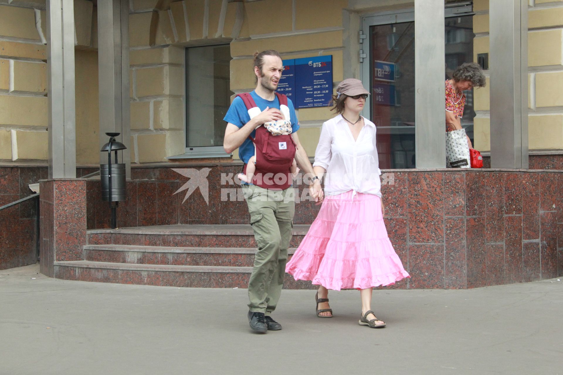 Кенгурятник для детей молодые родители, грудной ребенок, прогулка, молодая семья. 30 июля 2010