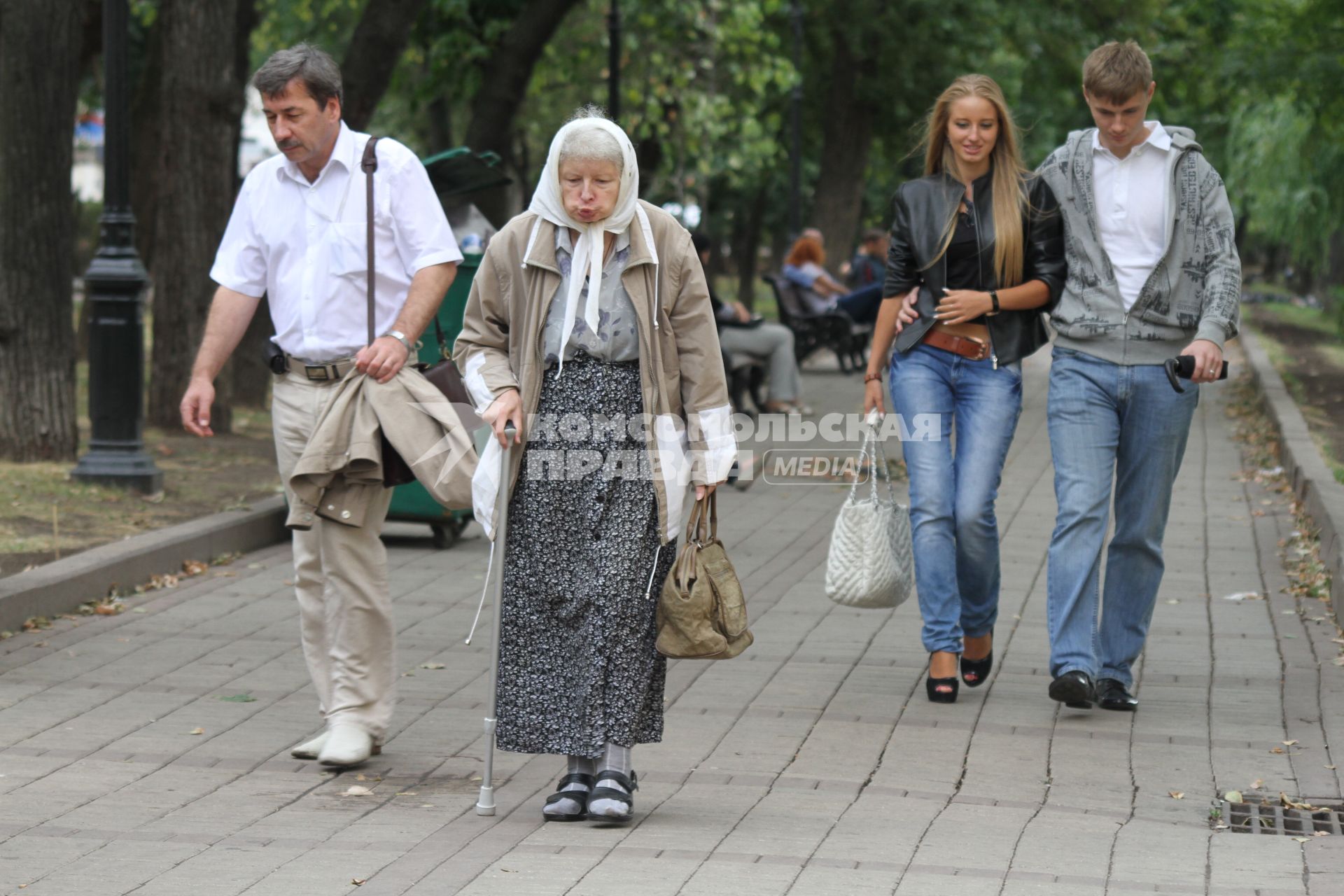 Старики и молодежь, Москва,  23 августа 2010 года.  Пенсия. Пенсионная реформа.