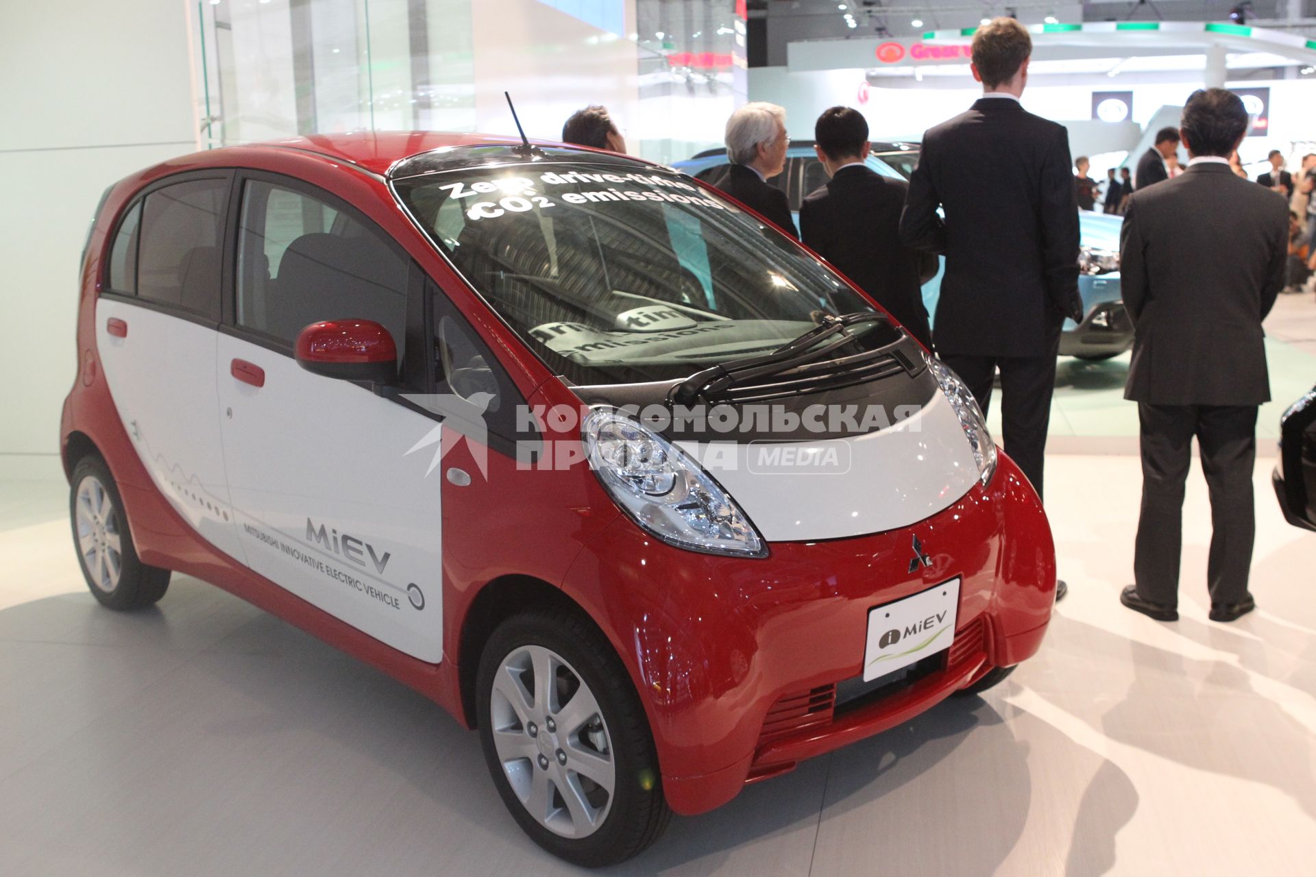 Открытие Московского международного автосалона - 2010, 25 августа 2010 года. Mitsubishi (Мицубиси). гибридный концепт Mitsubishi Px-MiEV