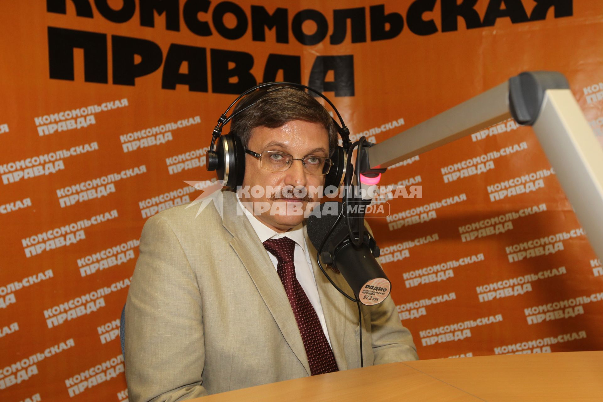 Новицкий, Иван Юрьевич - российский политический деятель, депутат Московской городской думы, член фракции  Единая Россия . В гостях у ИД КП 10 августа 2010г.