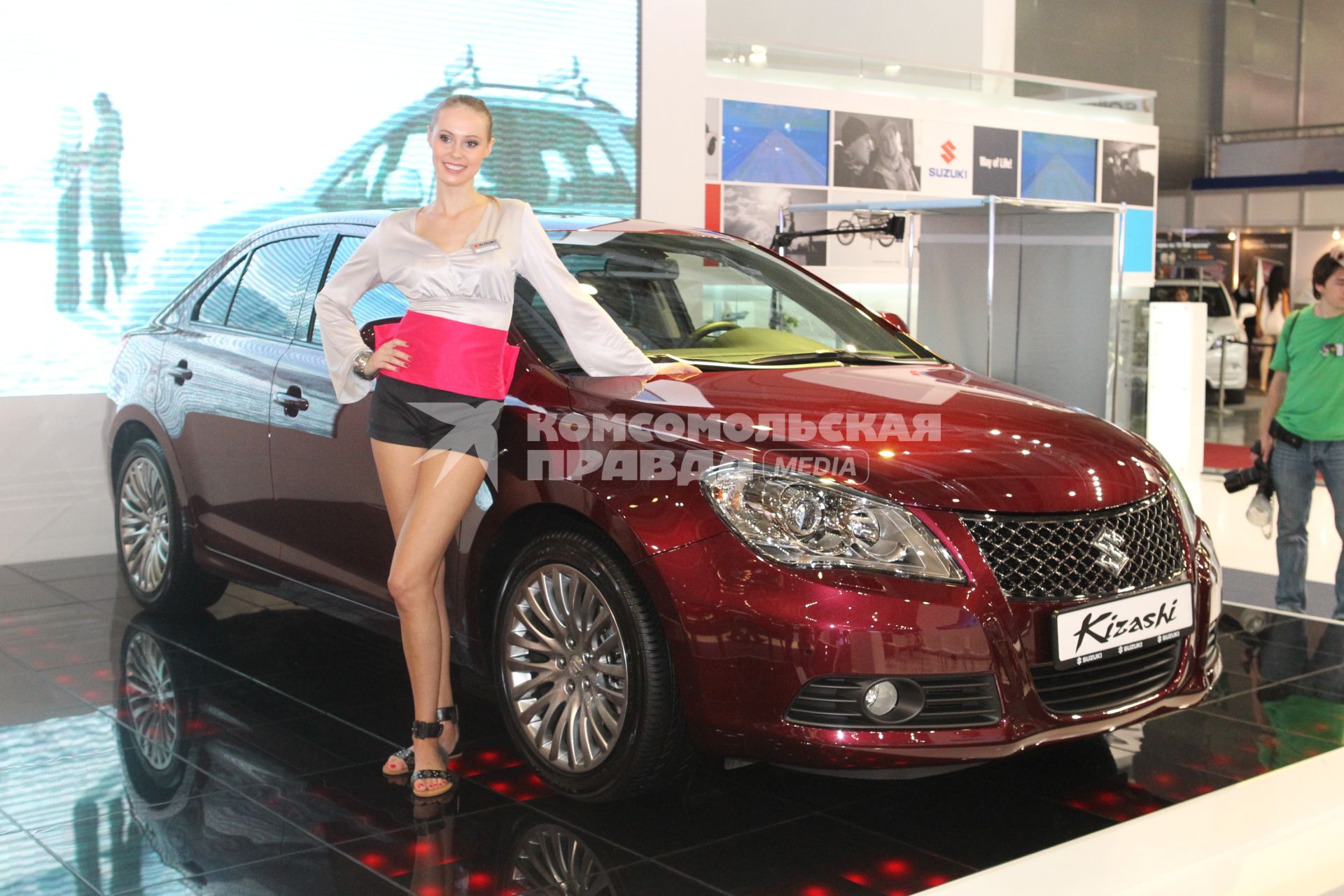 Автомобили и аксессуары, Московский международный автосалон 2010, Москва, 25 августа 2010 года. Автомобиль. Машина. Сузуки Кизаши ( Suzuki Kizashi).