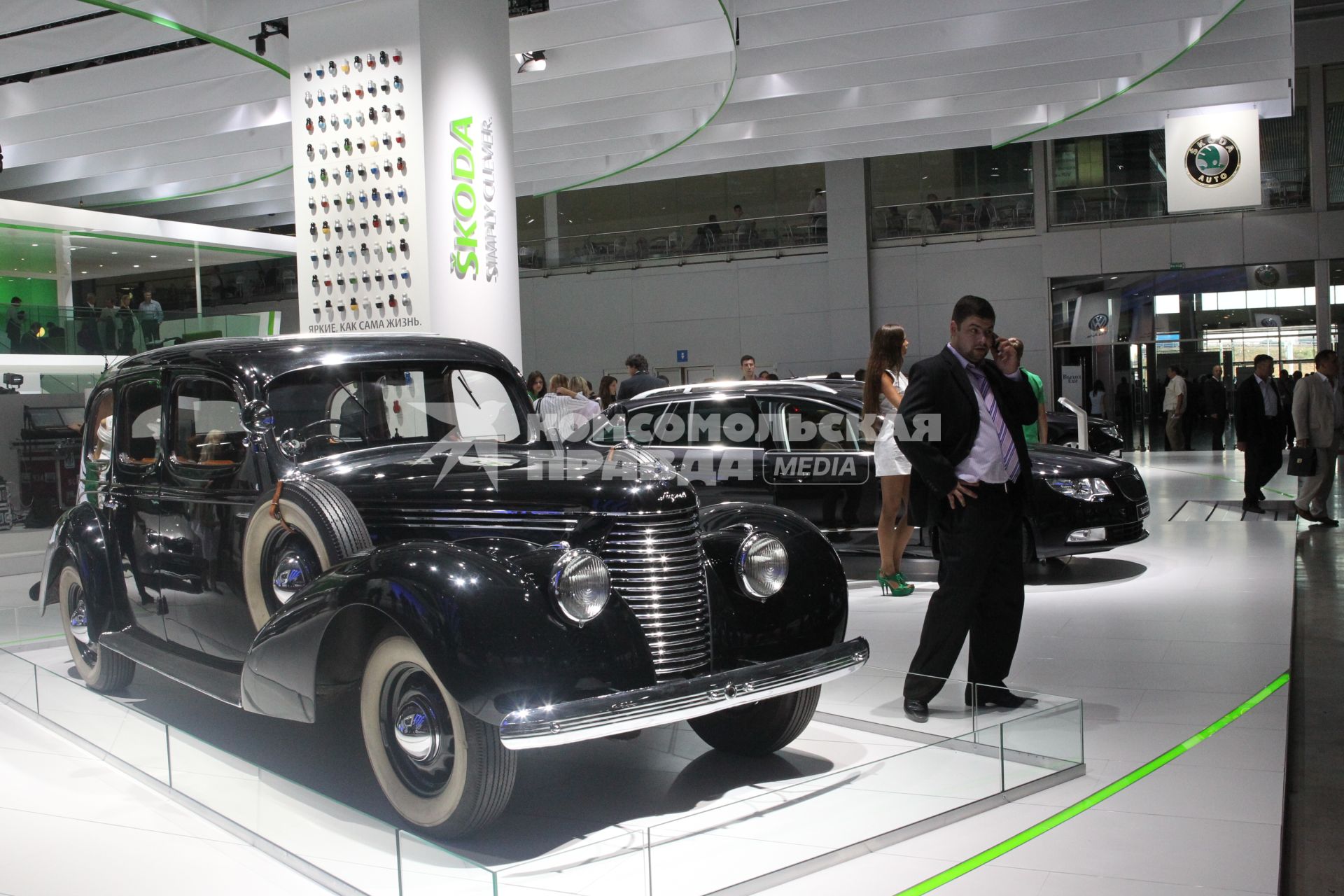 Автомобили и аксессуары, Московский международный автосалон 2010, Москва, 25 августа 2010 года. Автомобиль. Машина. Ретроавтомобиль.