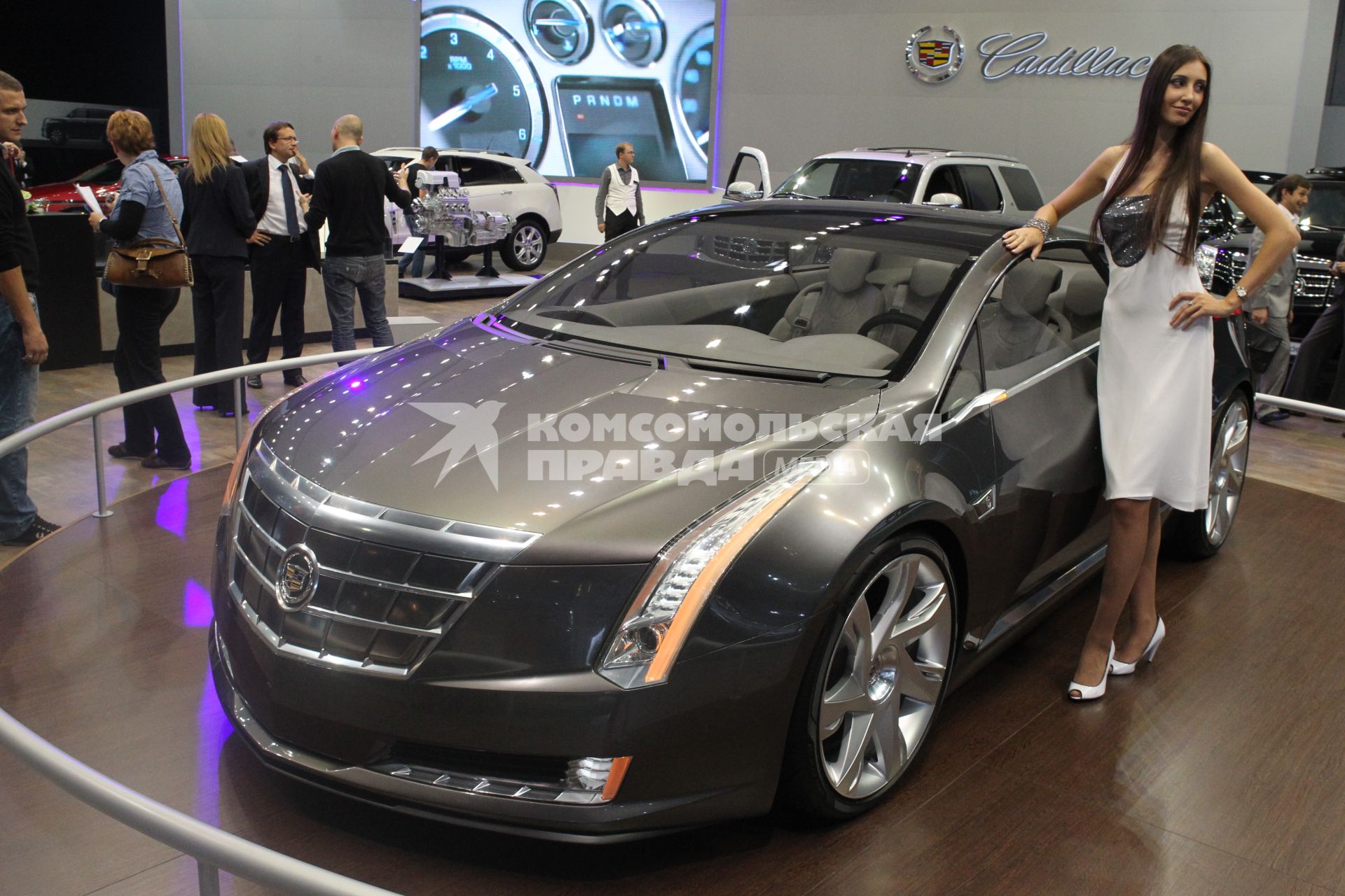 Автомобили и аксессуары, Московский международный автосалон 2010, Москва, 25 августа 2010 года. Автомобиль. Машина. Кадиллак ( Cadillac)