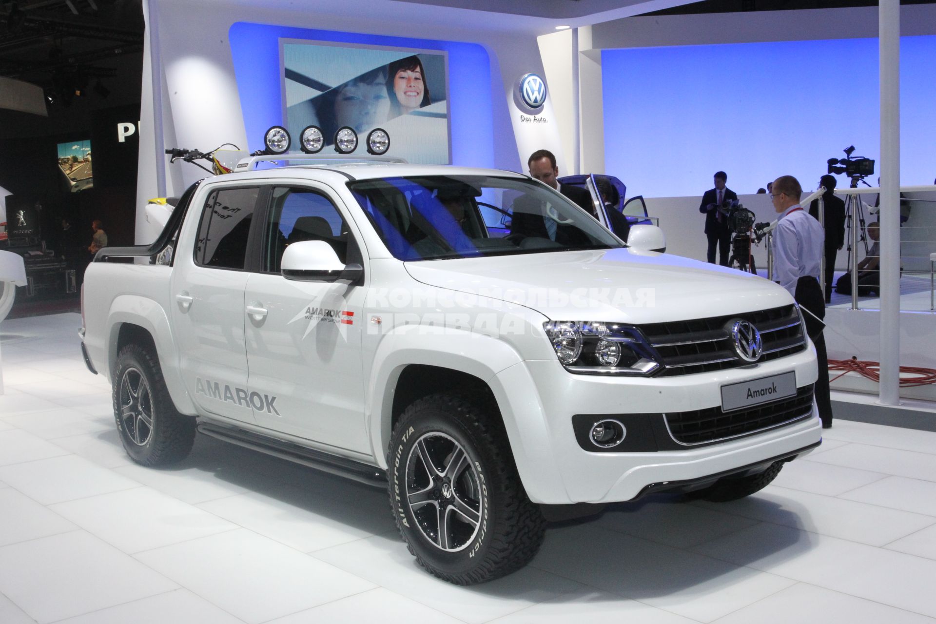 Автомобили и аксессуары, Московский международный автосалон 2010, Москва, 25 августа 2010 года. Автомобиль. Машина. Volkswagen Амарок ( Фолькасваген Amarok).