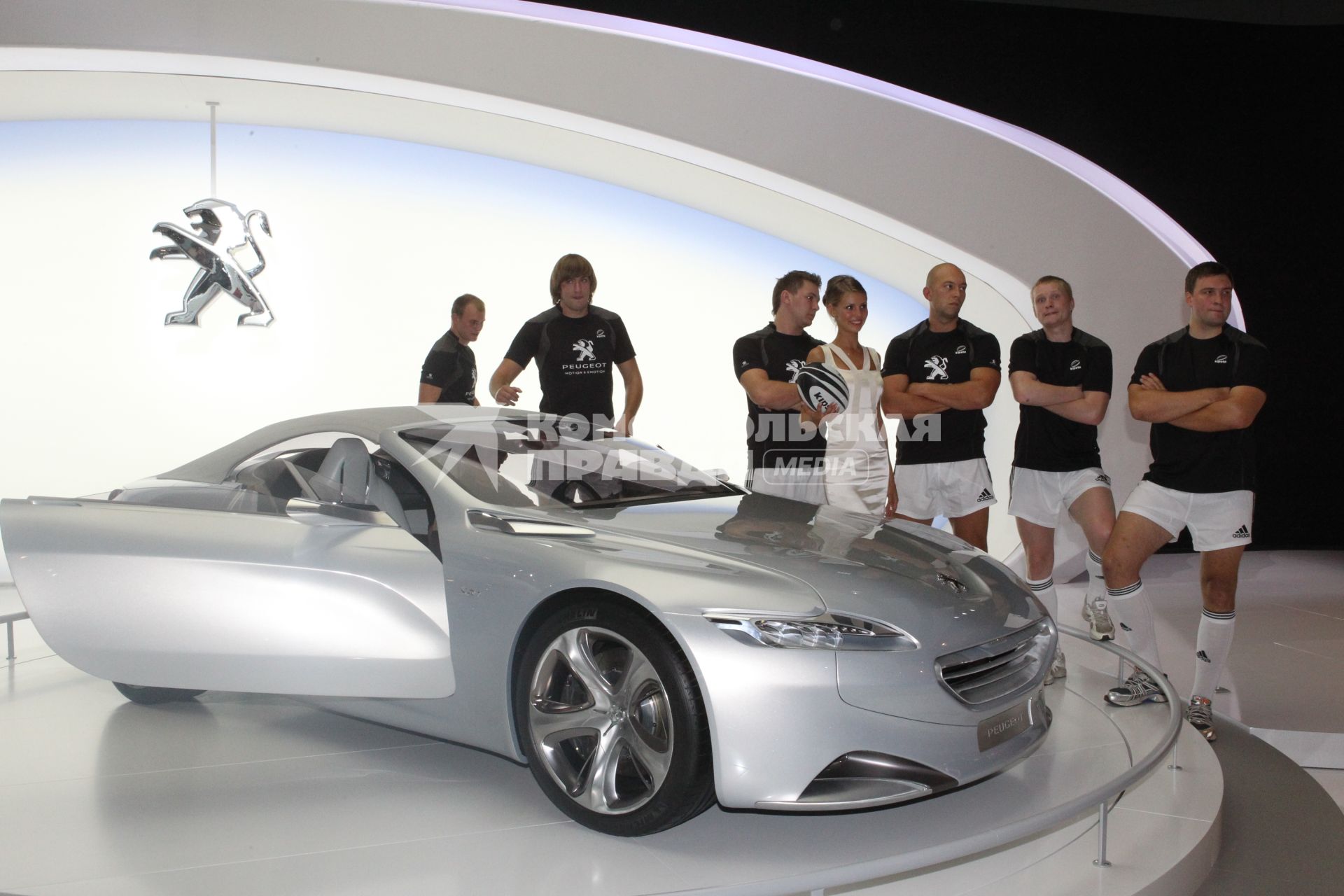 Автомобили и аксессуары, Московский международный автосалон 2010, Москва, 25 августа 2010 года. Автомобиль. Машина. Концепт от Пежо (PEGOT).