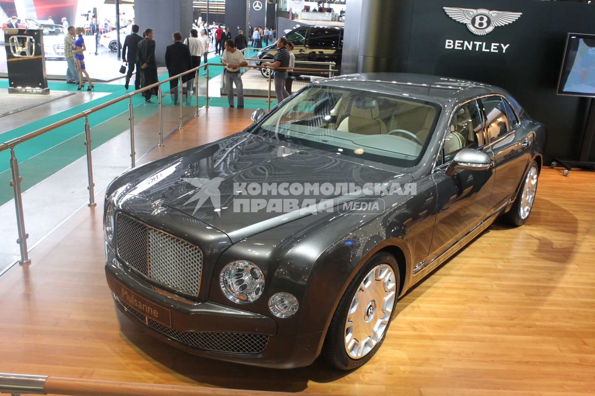 Автомобили и аксессуары, Московский международный автосалон 2010, Москва, 25 августа 2010 года. Автомобиль. Машина. Бентли ( Bentley)