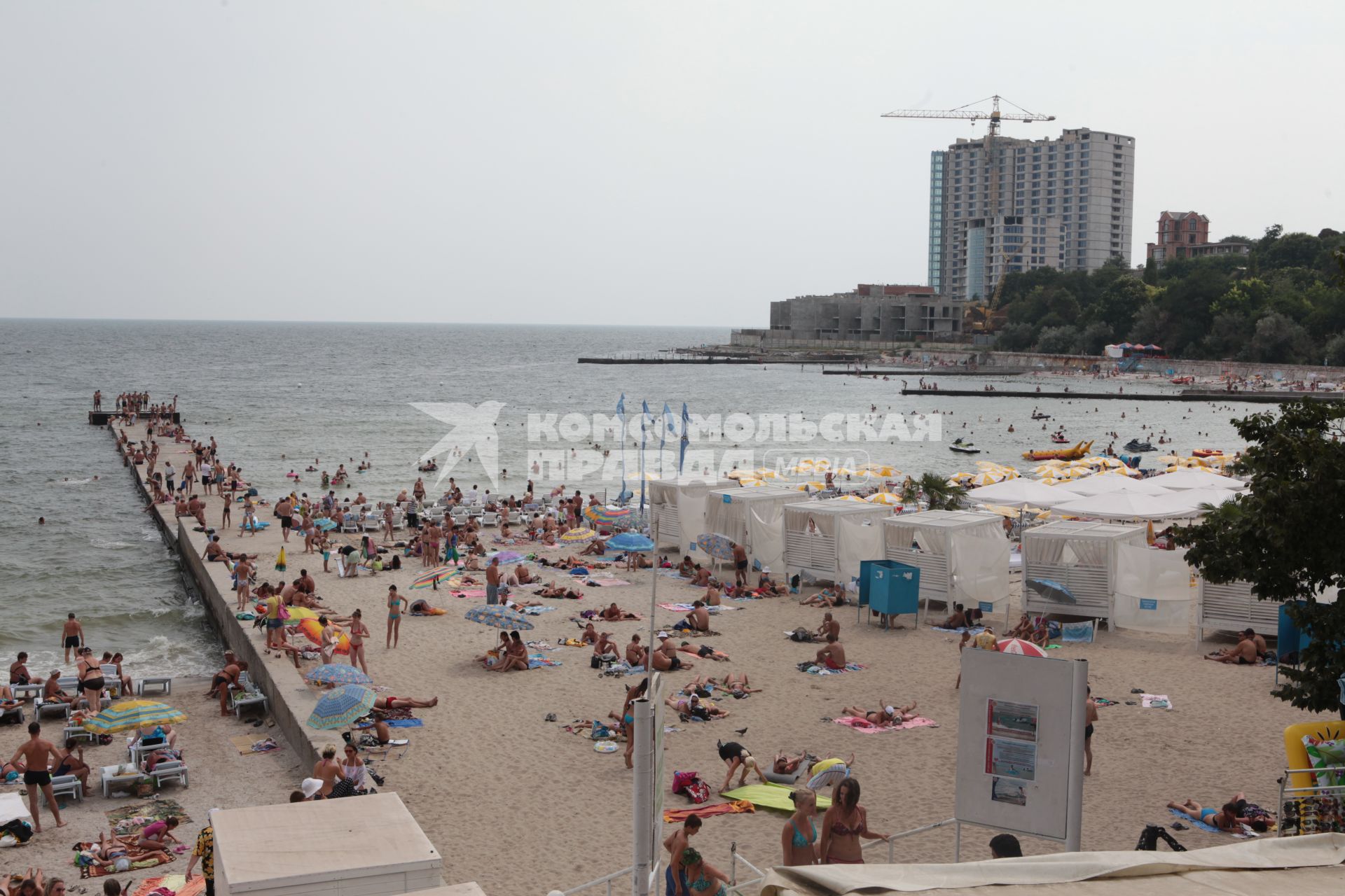 г. Одесса. Одесский пляж. август 2010 года. Пляж, бикини, песок, море, отдых